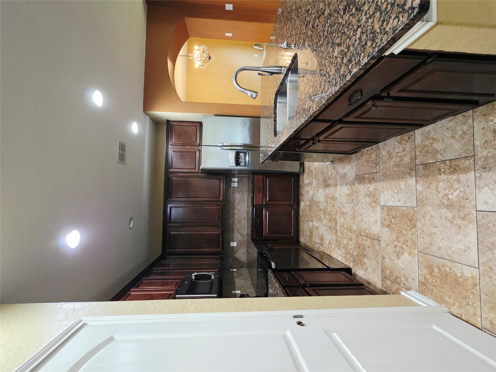 228 Dove Hl Property Photo 6