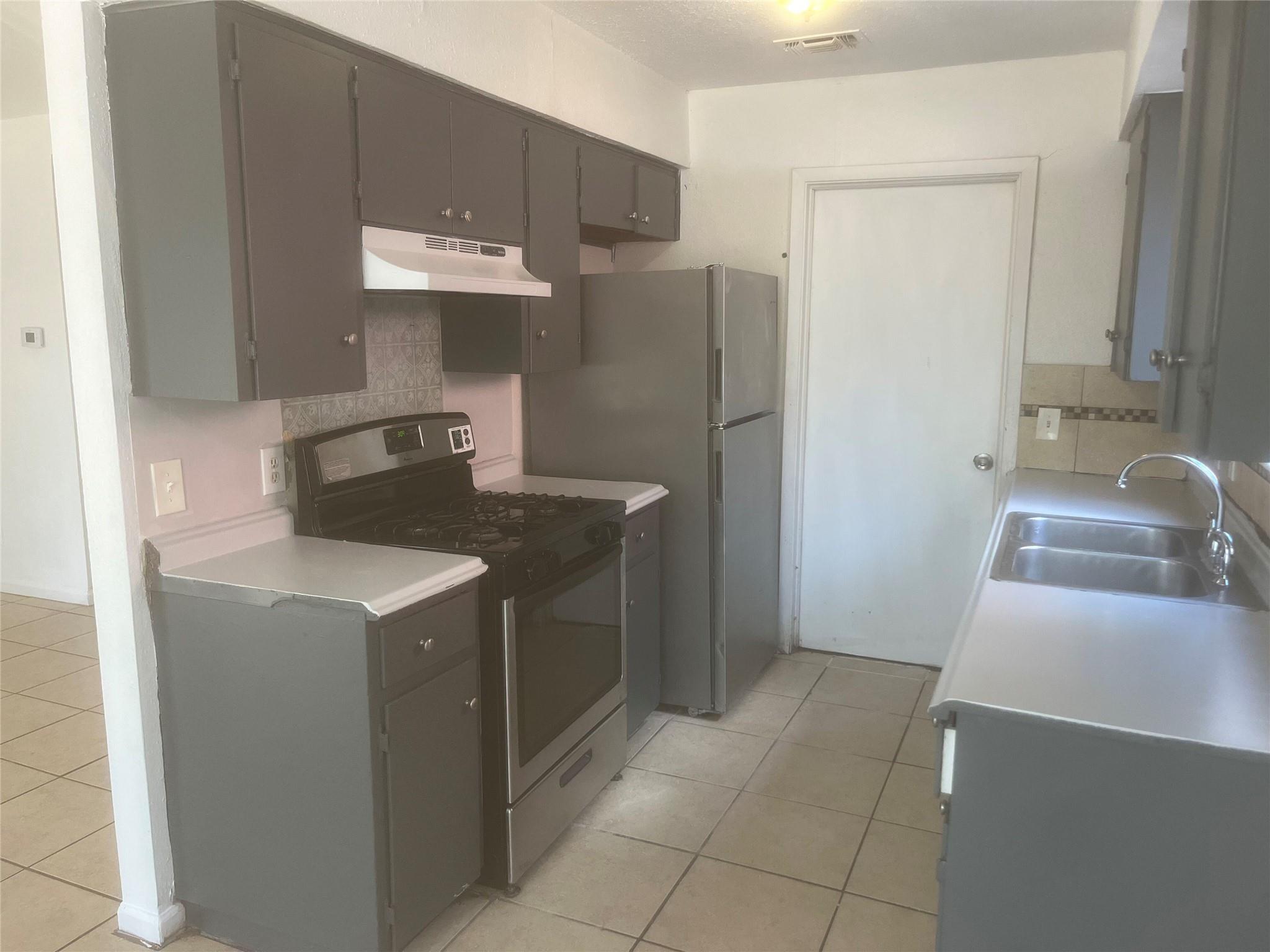 5213 Village Path Property Photo 1