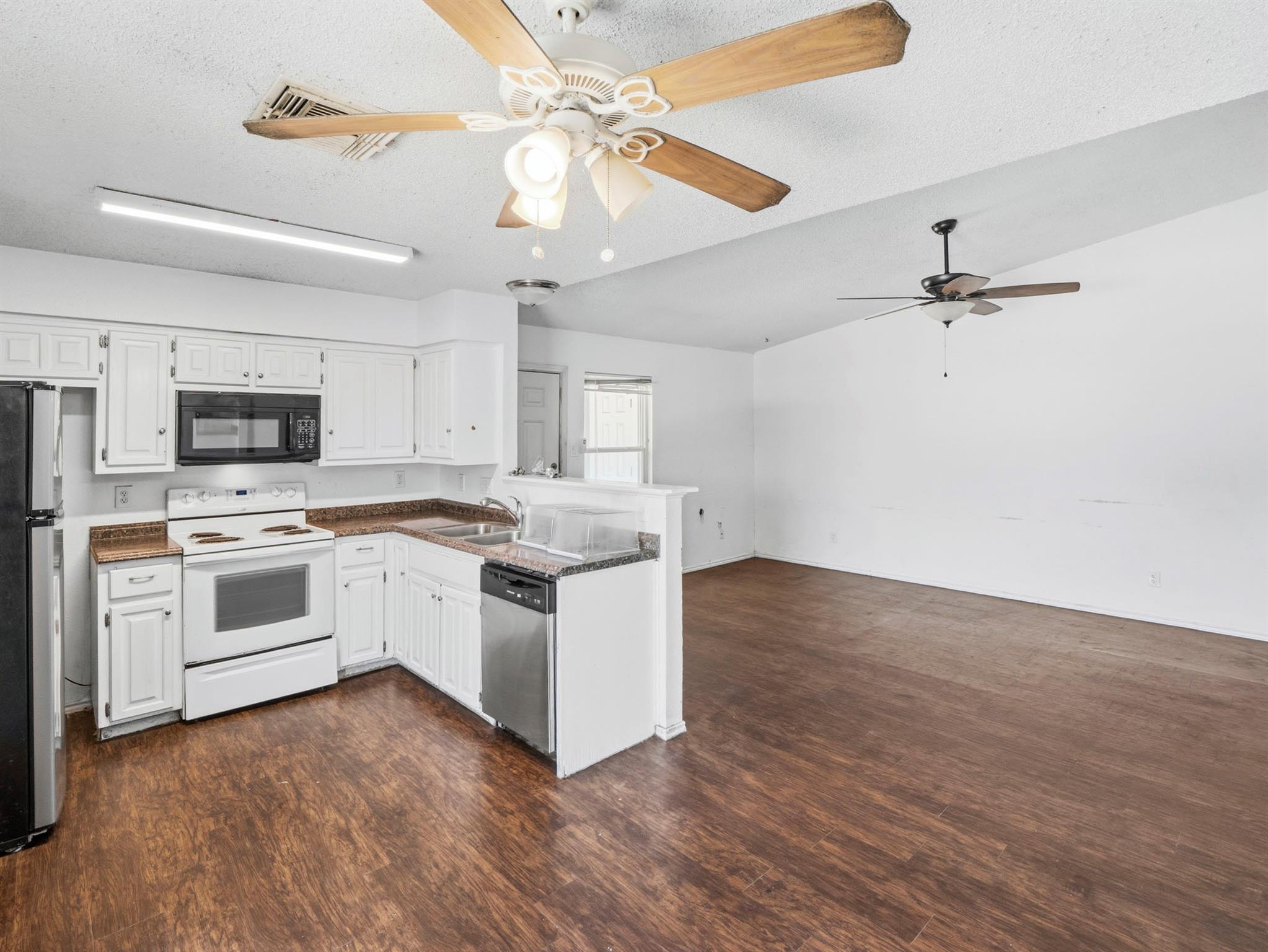 8201 Riverstone Dr Property Photo 27
