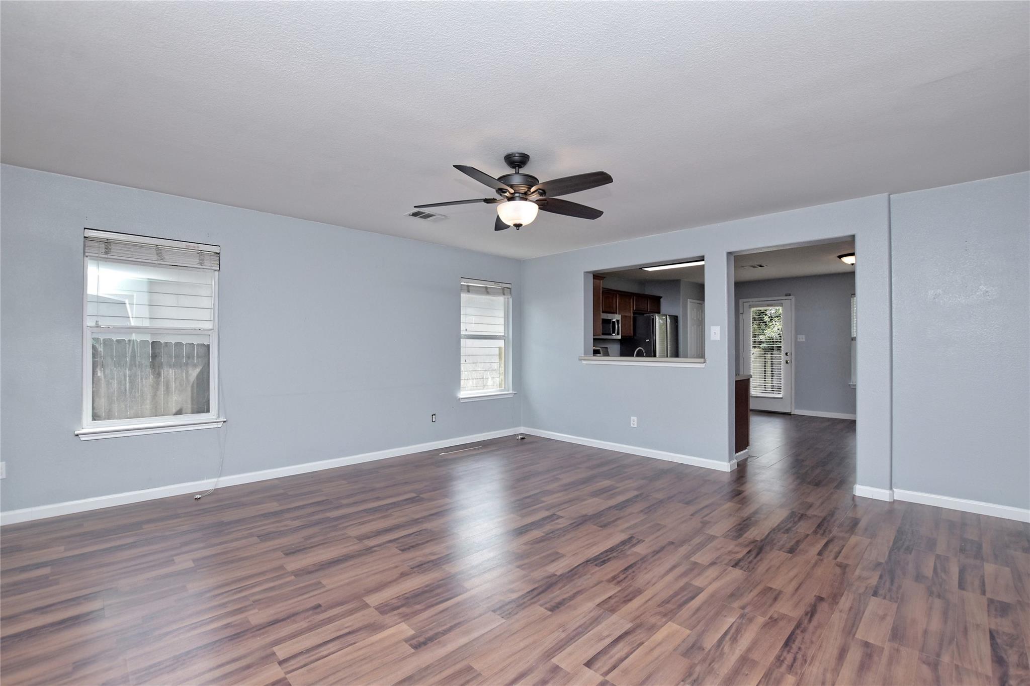18612 Great Falls Dr Property Photo 3