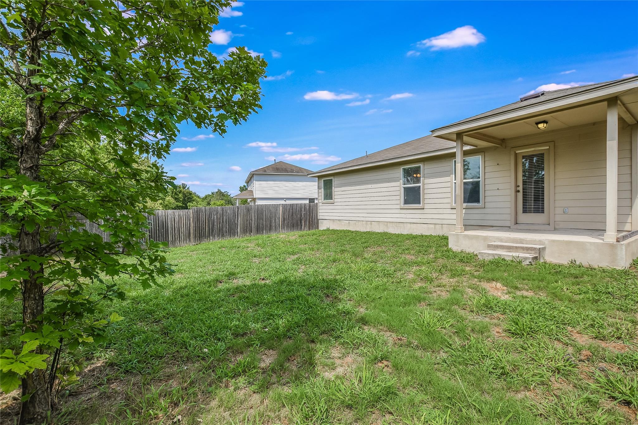 18612 Great Falls Dr Property Photo 9