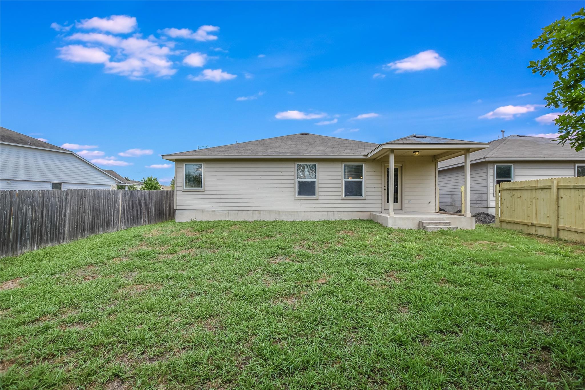 18612 Great Falls Dr Property Photo 10