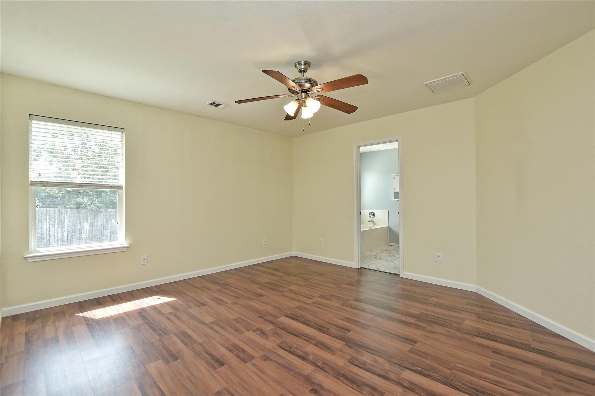 18612 Great Falls Dr Property Photo 13