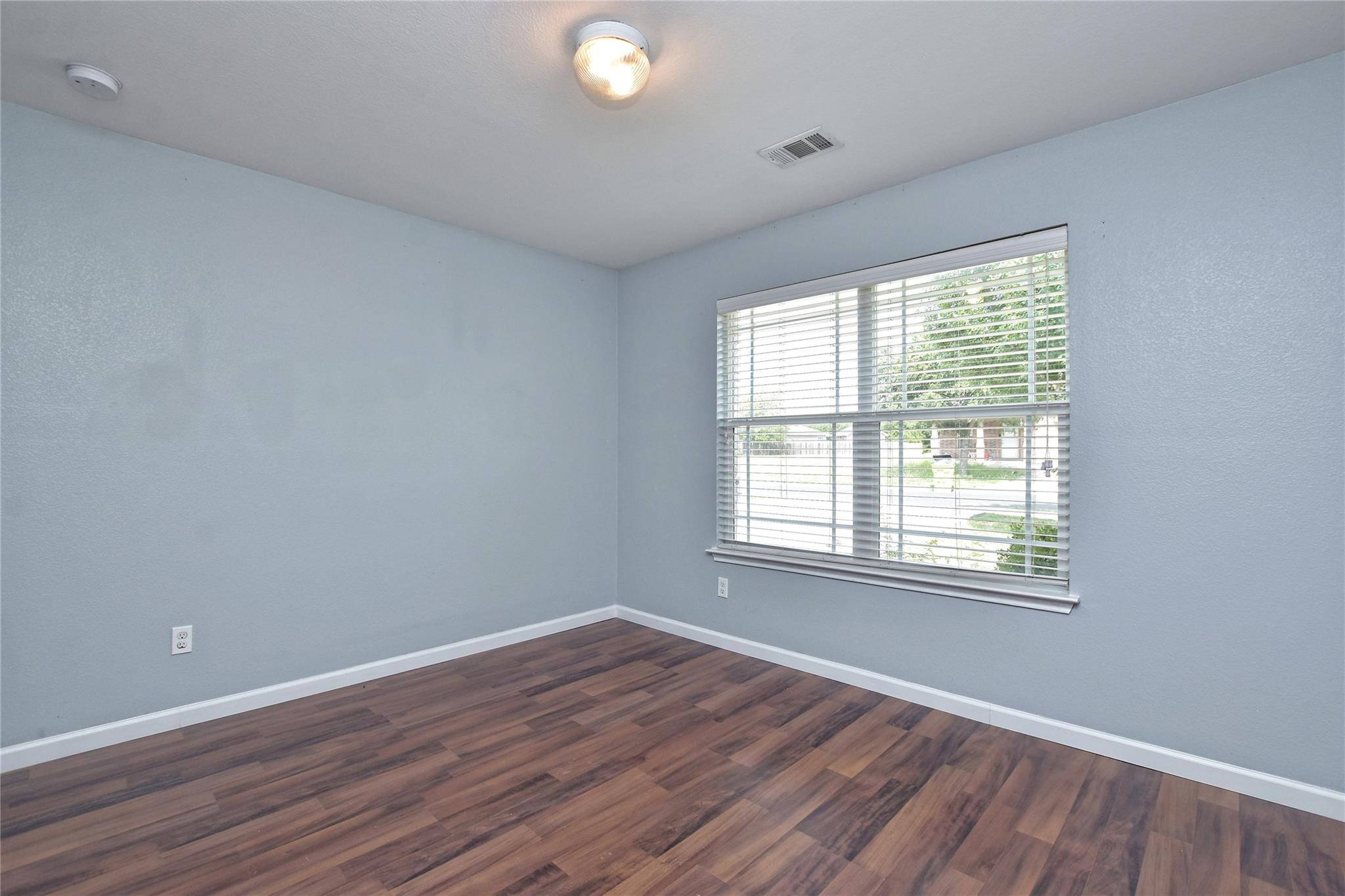 18612 Great Falls Dr Property Photo 17