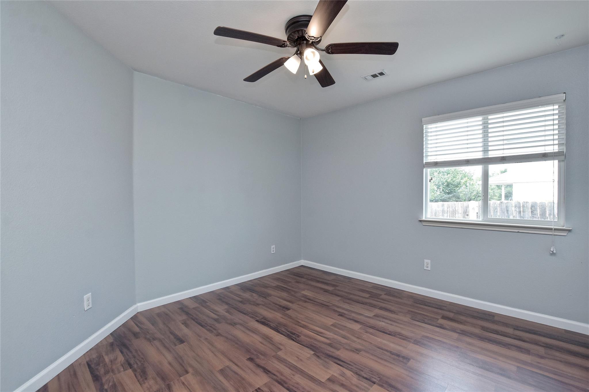 18612 Great Falls Dr Property Photo 23
