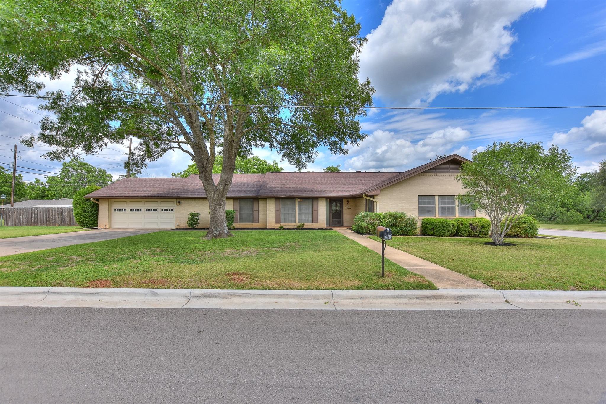 1715 Dawn Dr Property Photo
