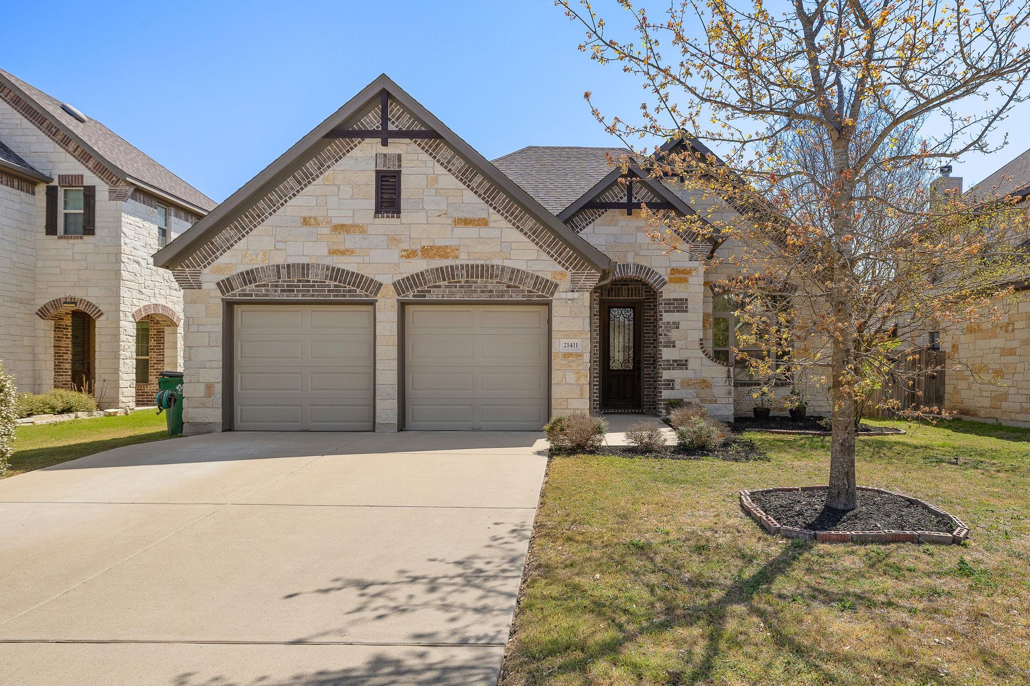 Dearing Real Estate Listings Main Image