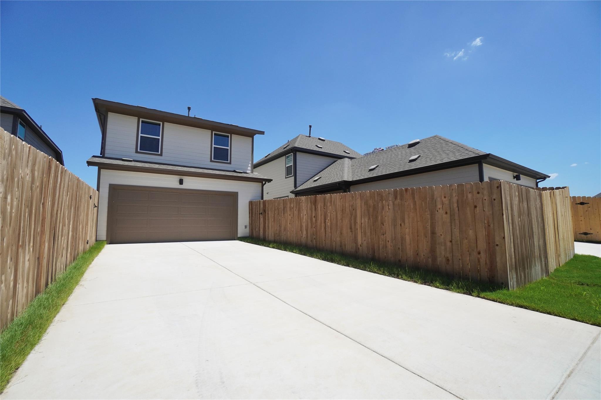 136 Greinert Dr Property Photo 3