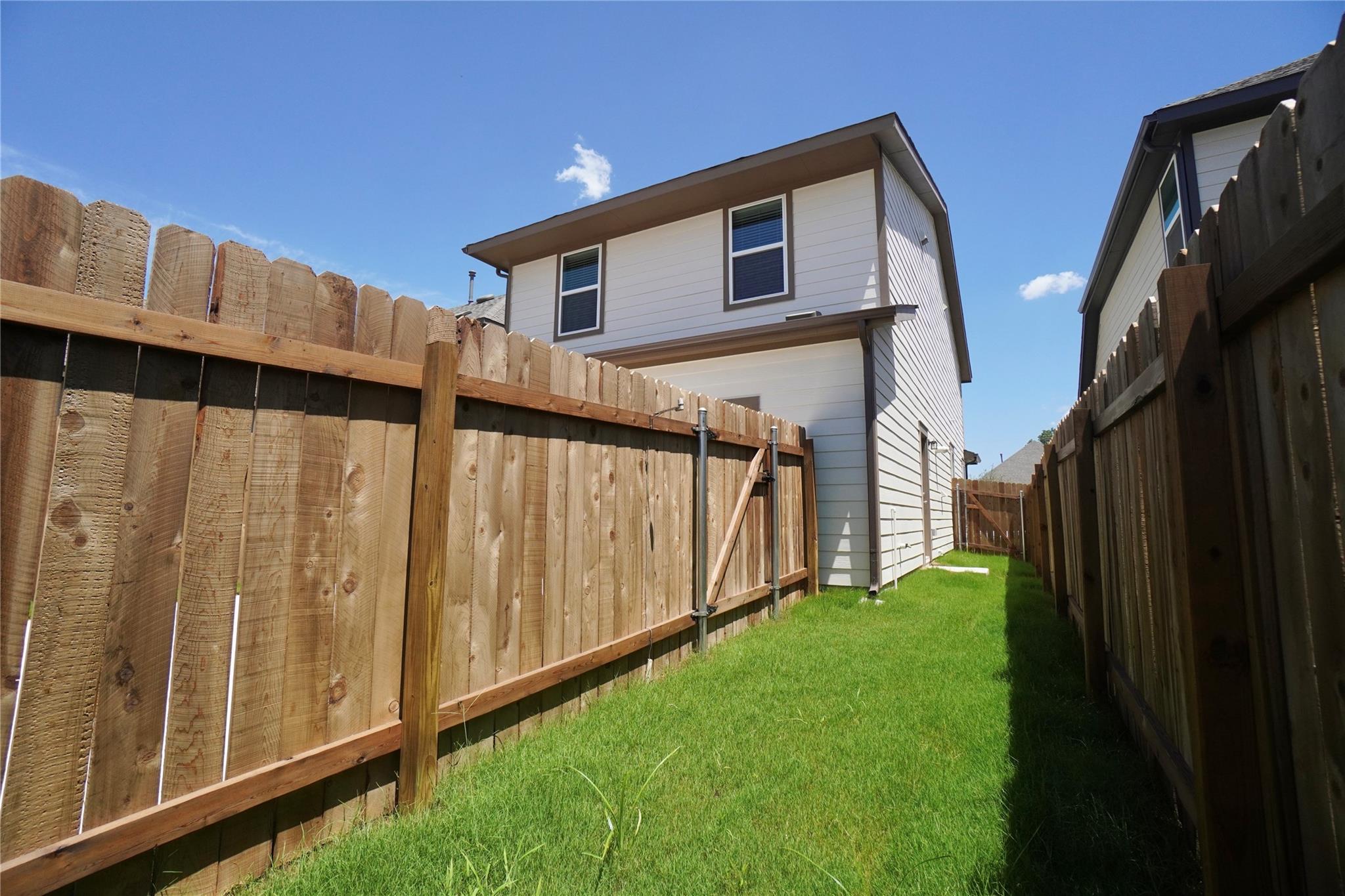 136 Greinert Dr Property Photo 4