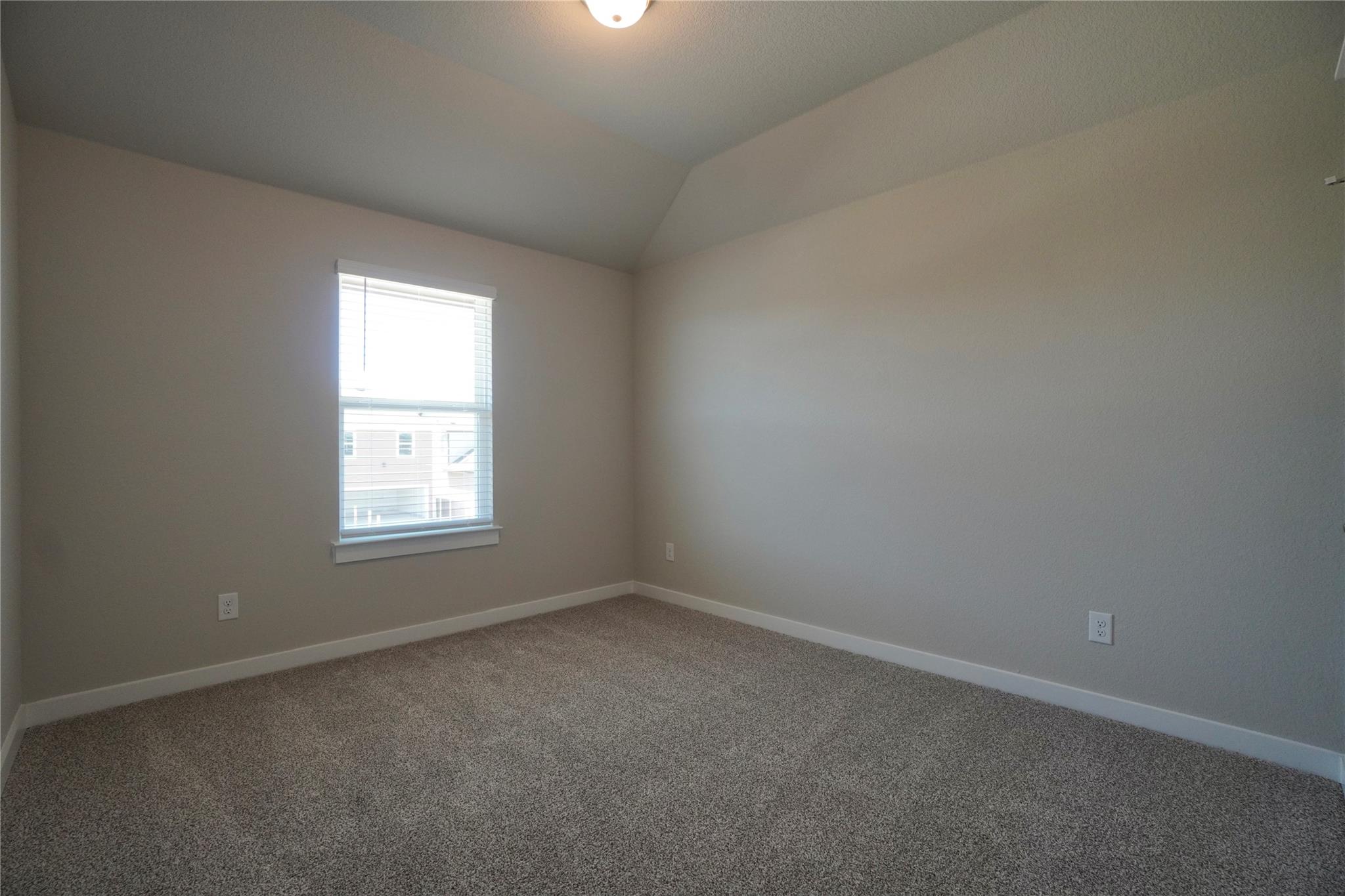 136 Greinert Dr Property Photo 27
