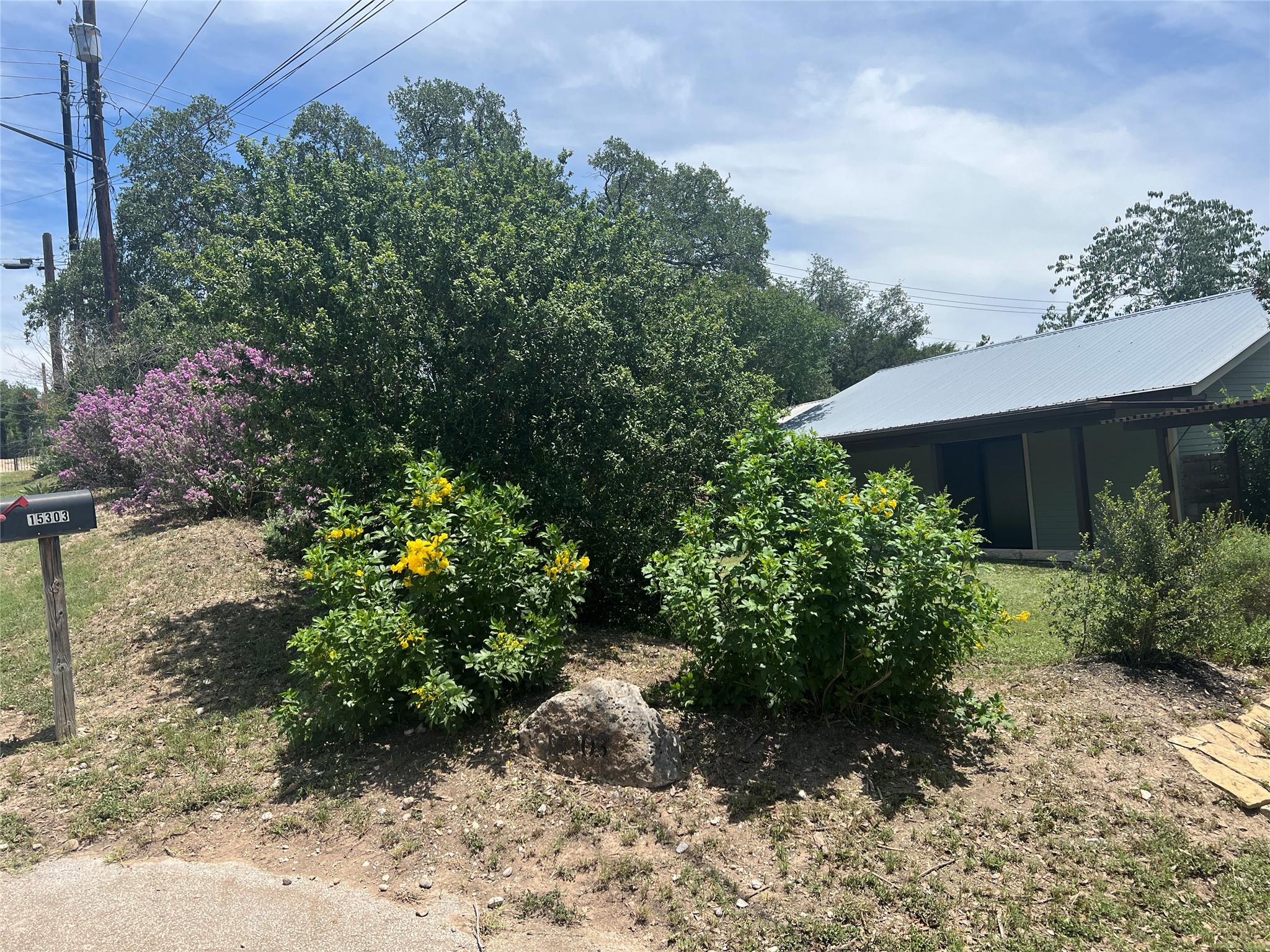 15303 Texas St Property Photo 2