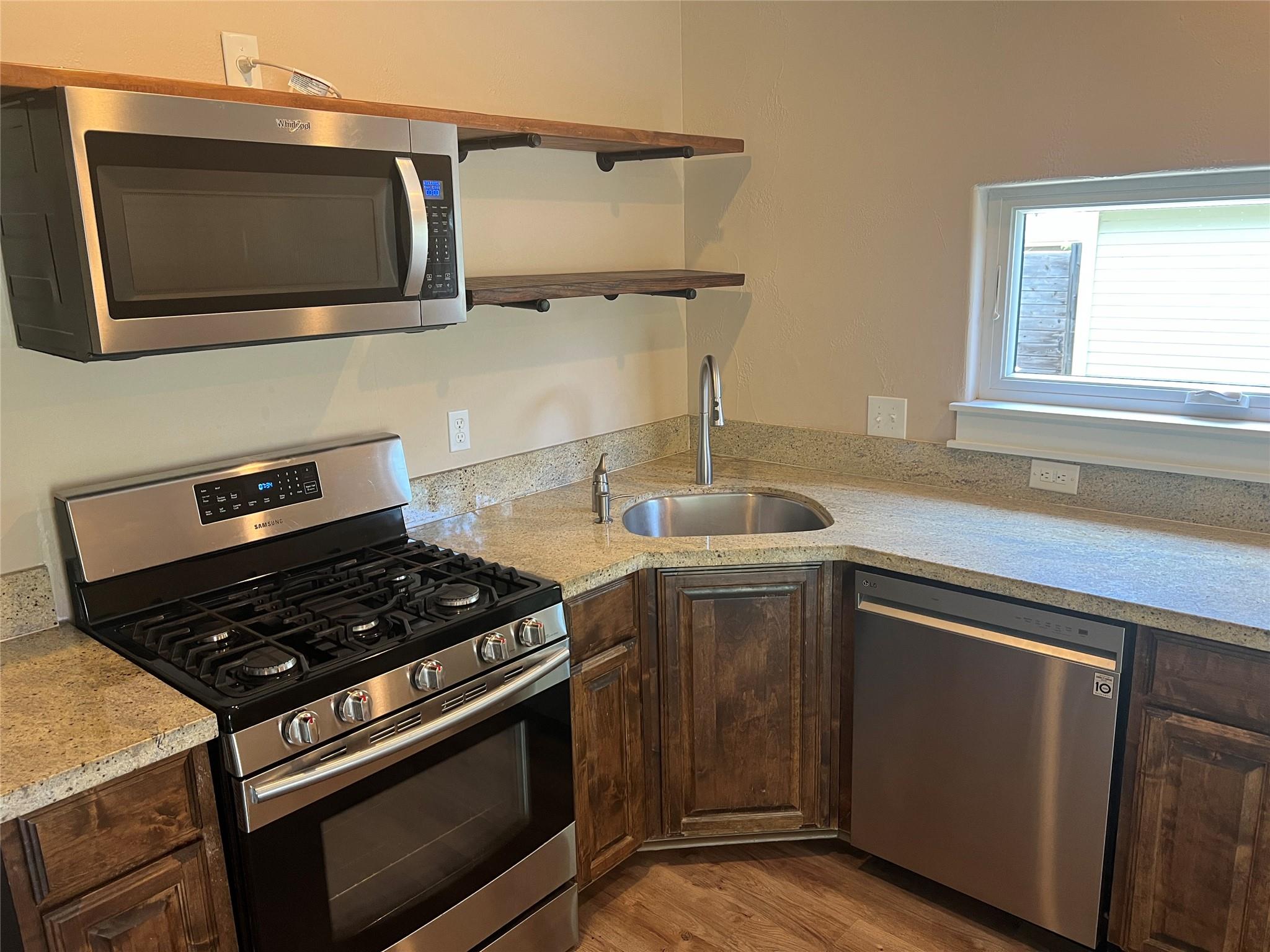 15303 Texas St Property Photo 6