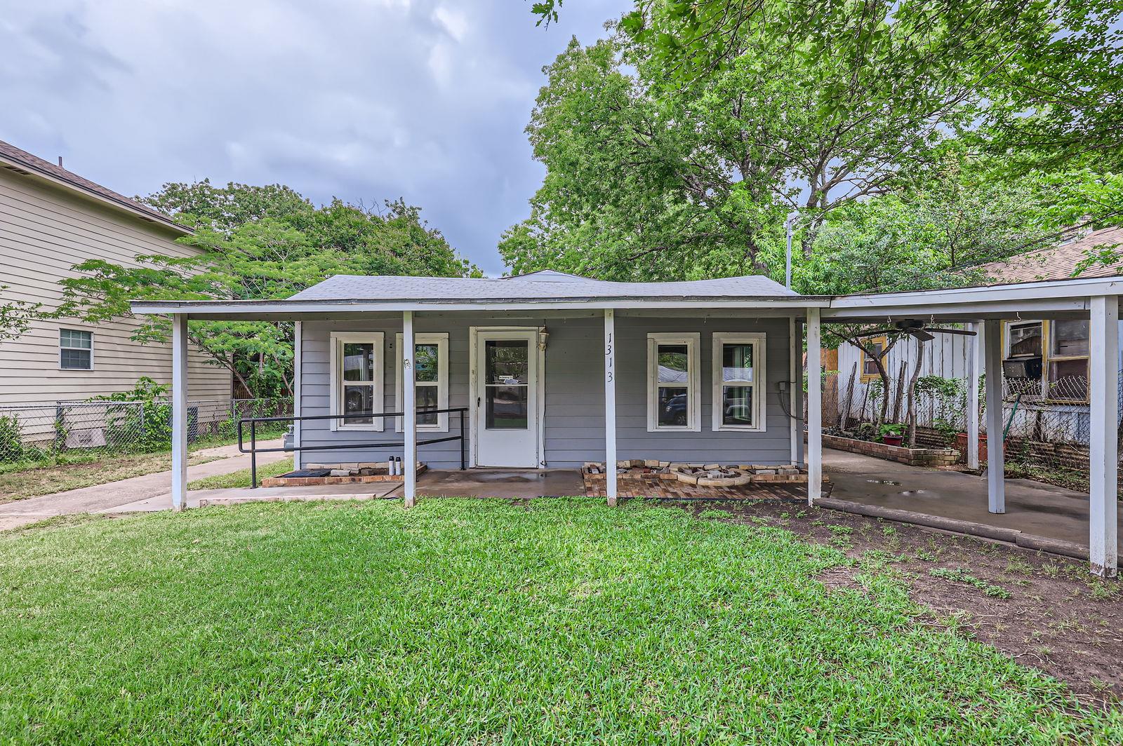 1313 Perez St Property Photo