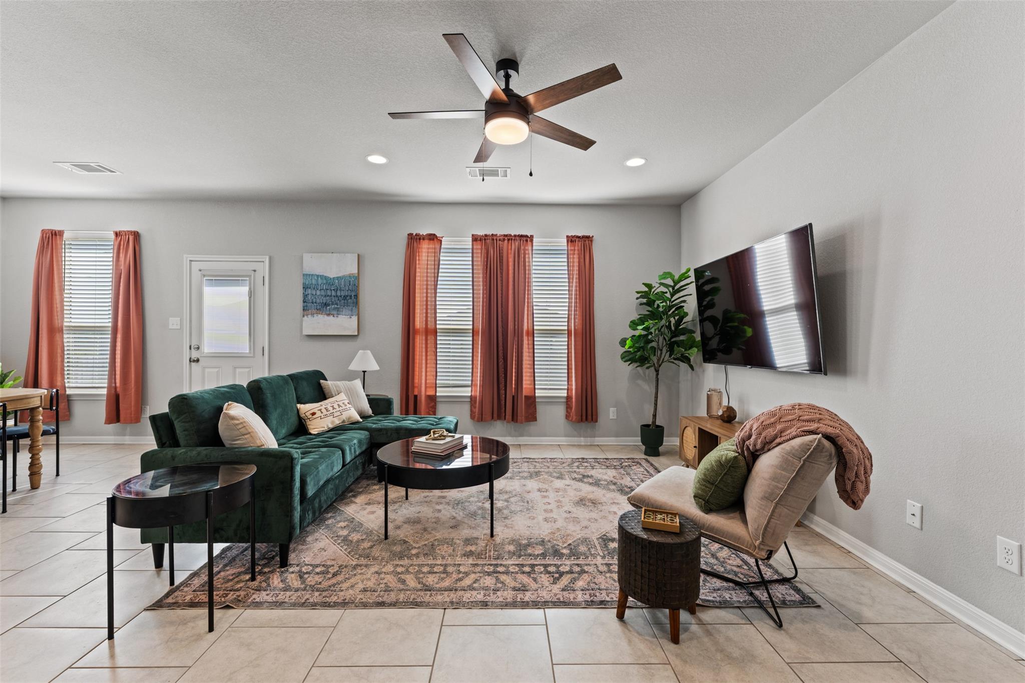 105 Kellys Heroes Way Property Photo 4