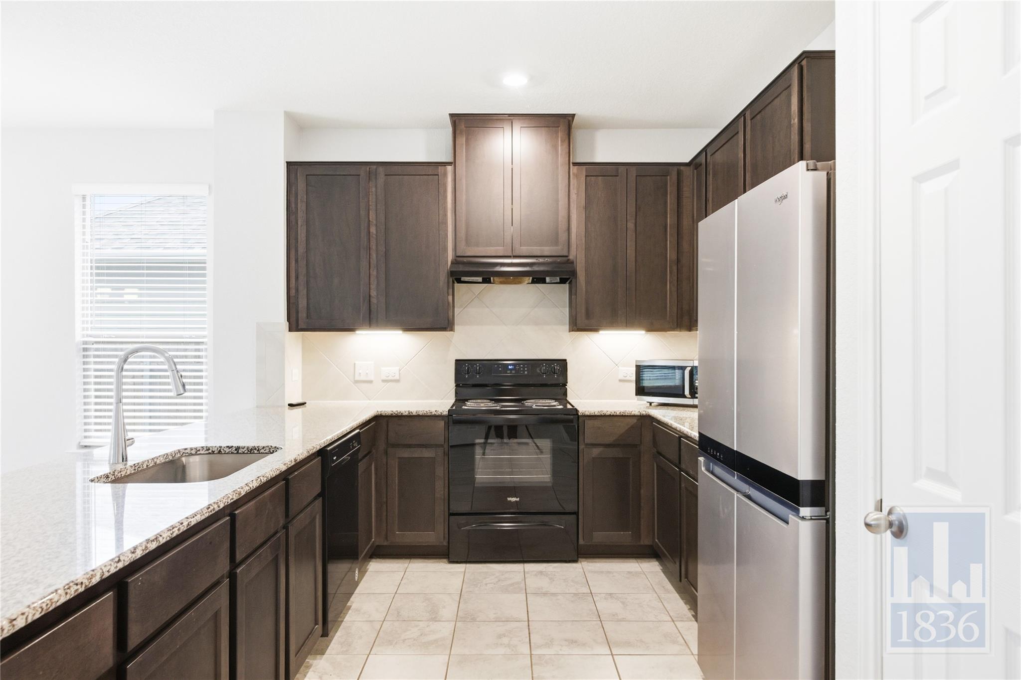 8005 Crystalbrook W None Property Photo 9