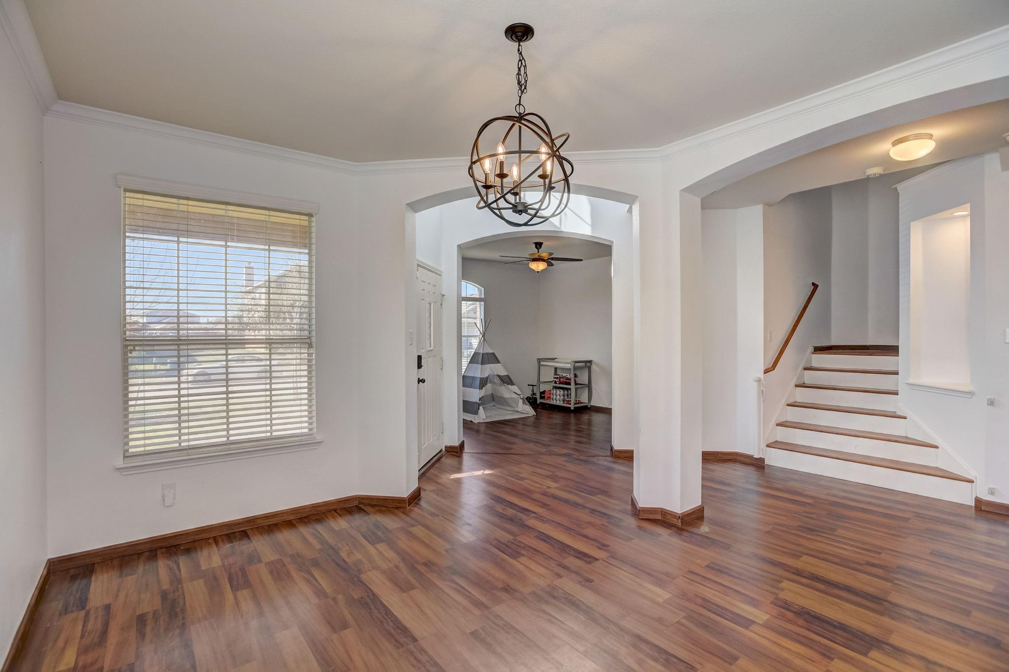 305 Waterlily Way Property Photo 4