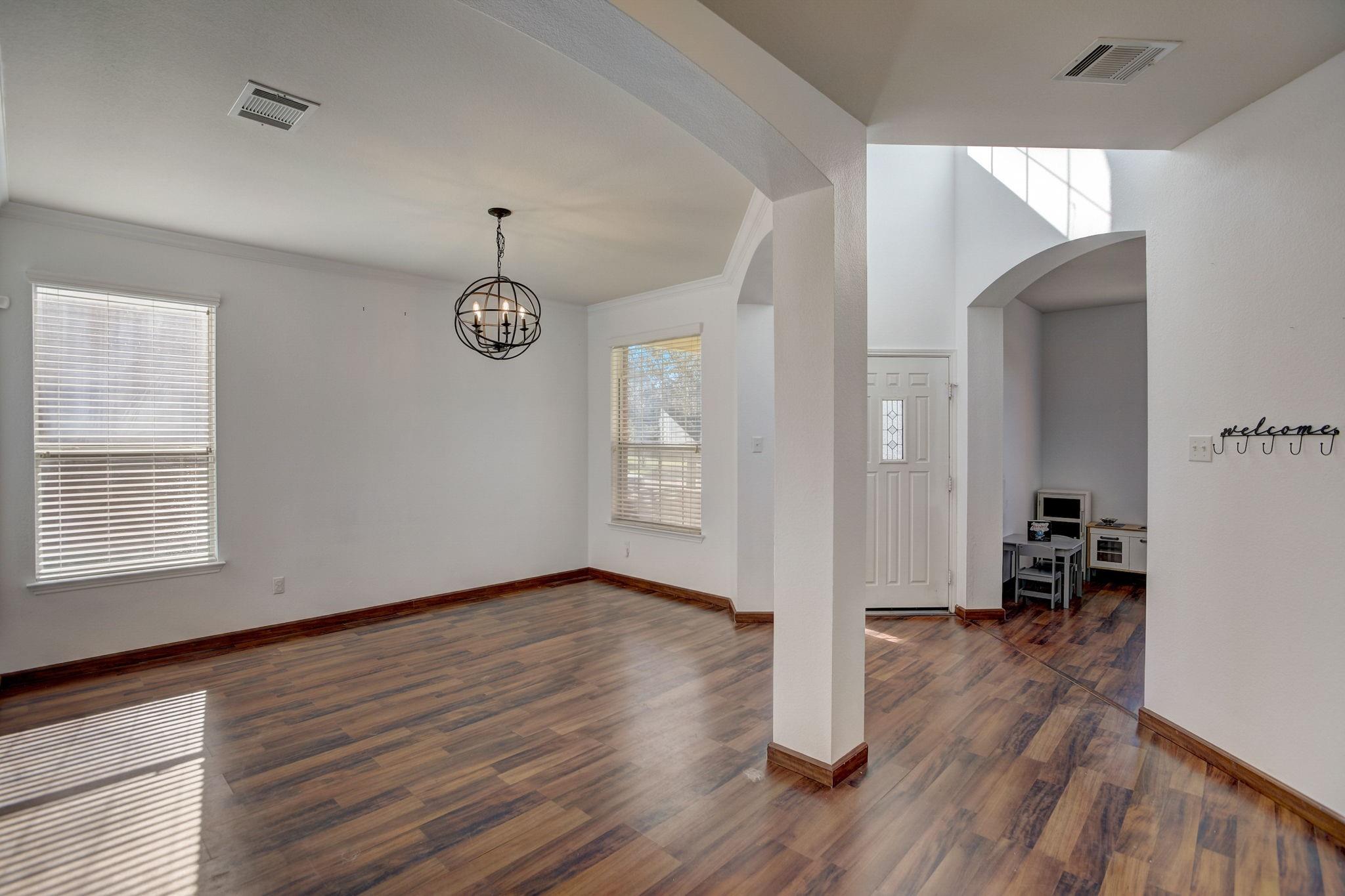 305 Waterlily Way Property Photo 5