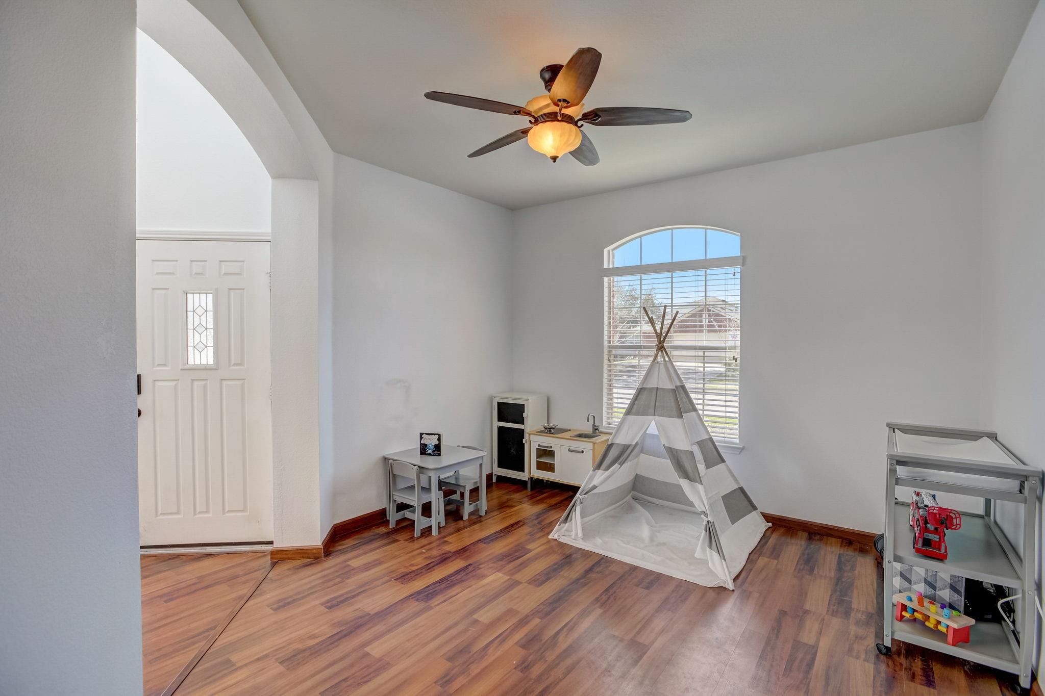 305 Waterlily Way Property Photo 6
