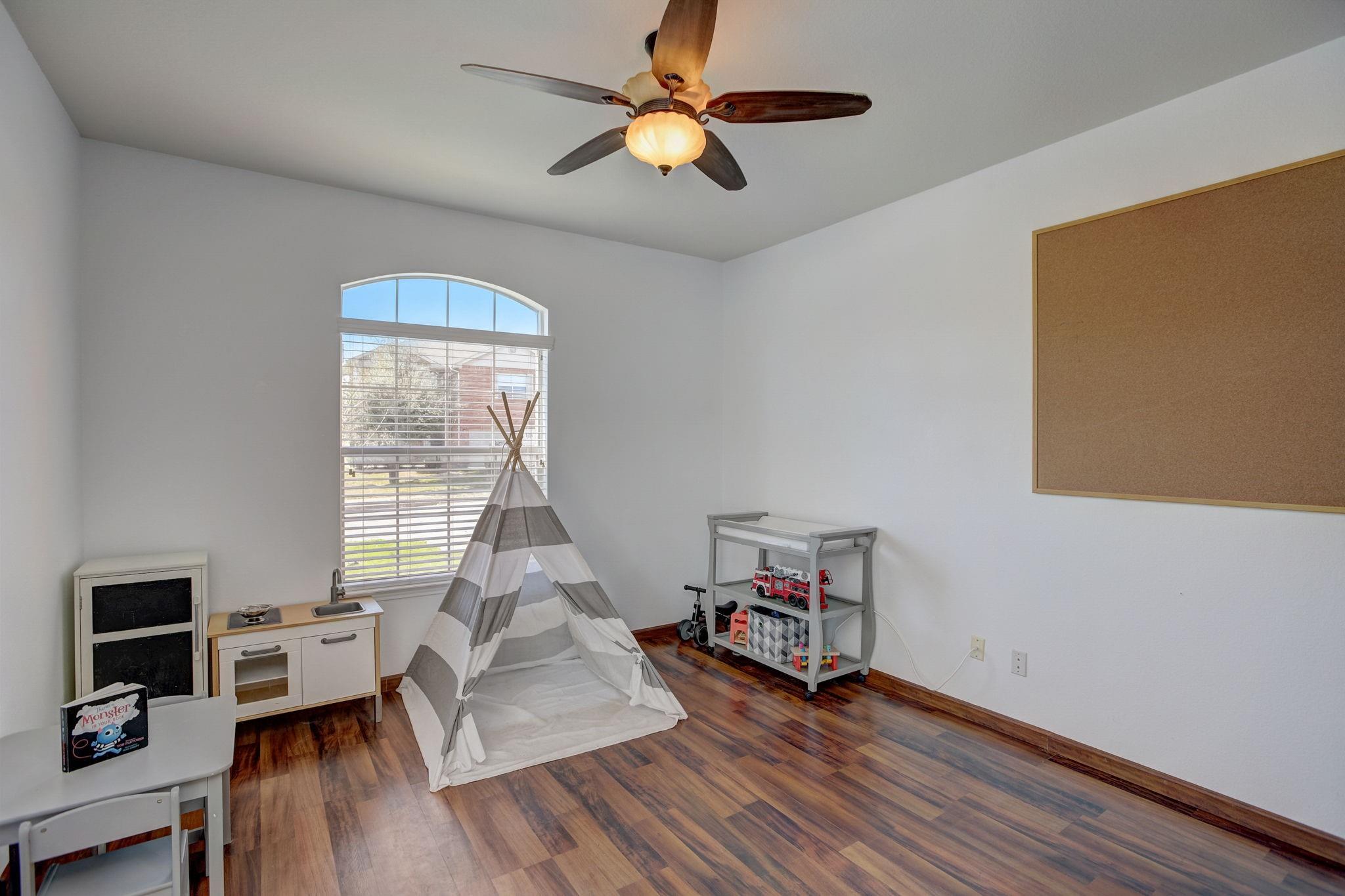 305 Waterlily Way Property Photo 7