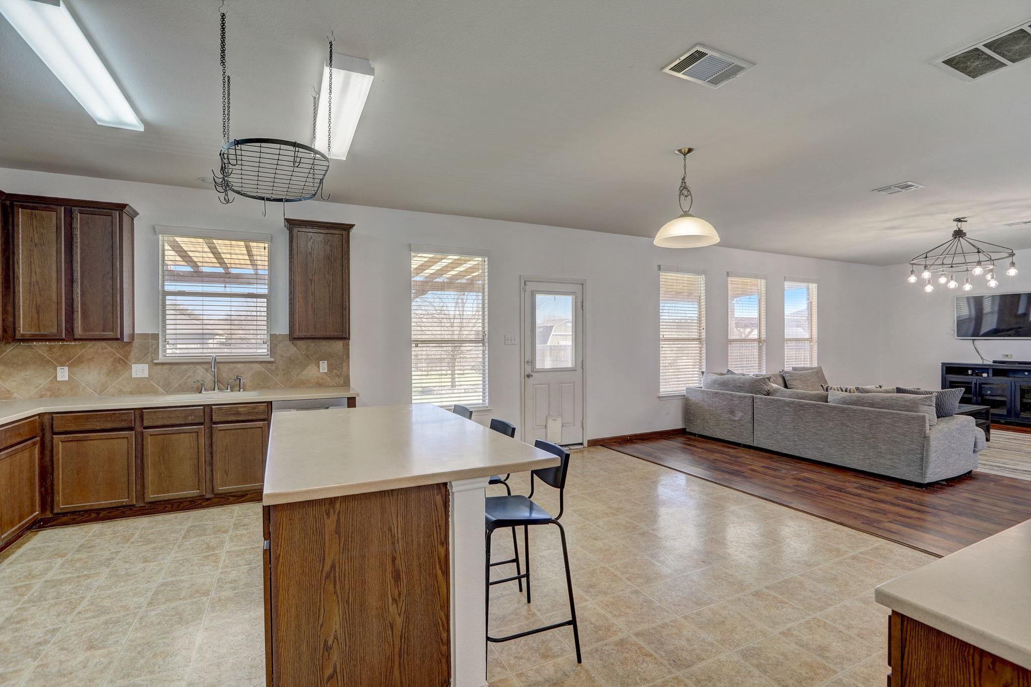 305 Waterlily Way Property Photo 14