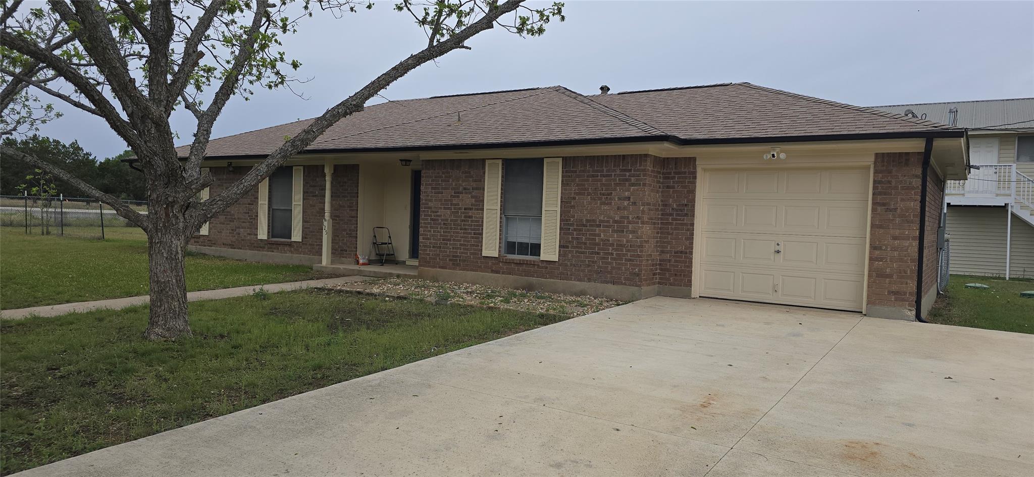125 Kelly Ln Property Photo 2