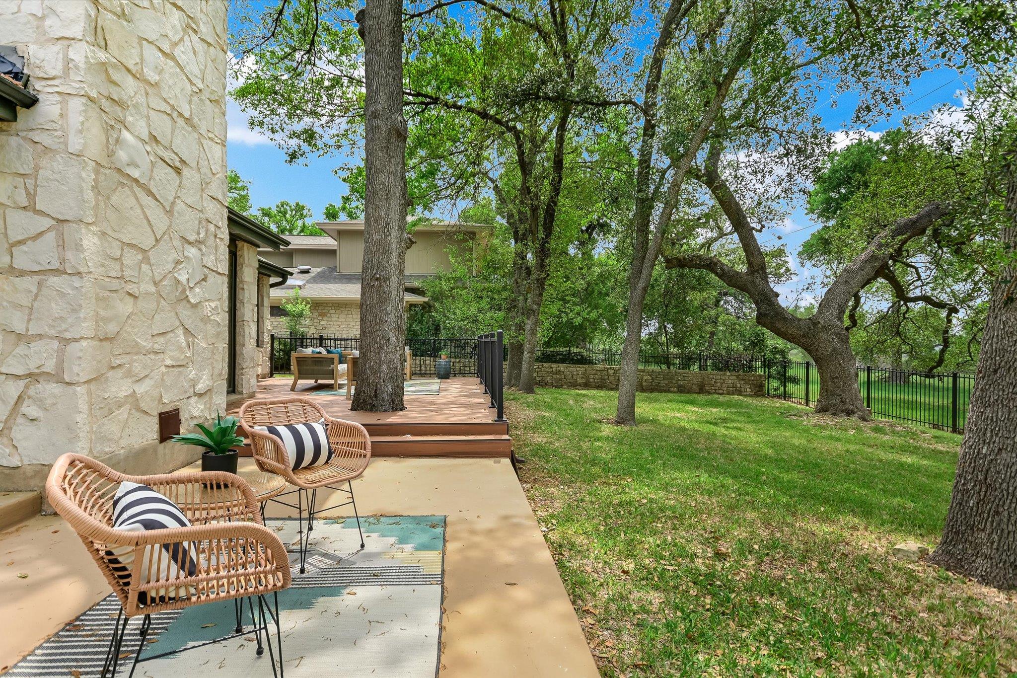 10900 Plumewood Dr Property Photo 21
