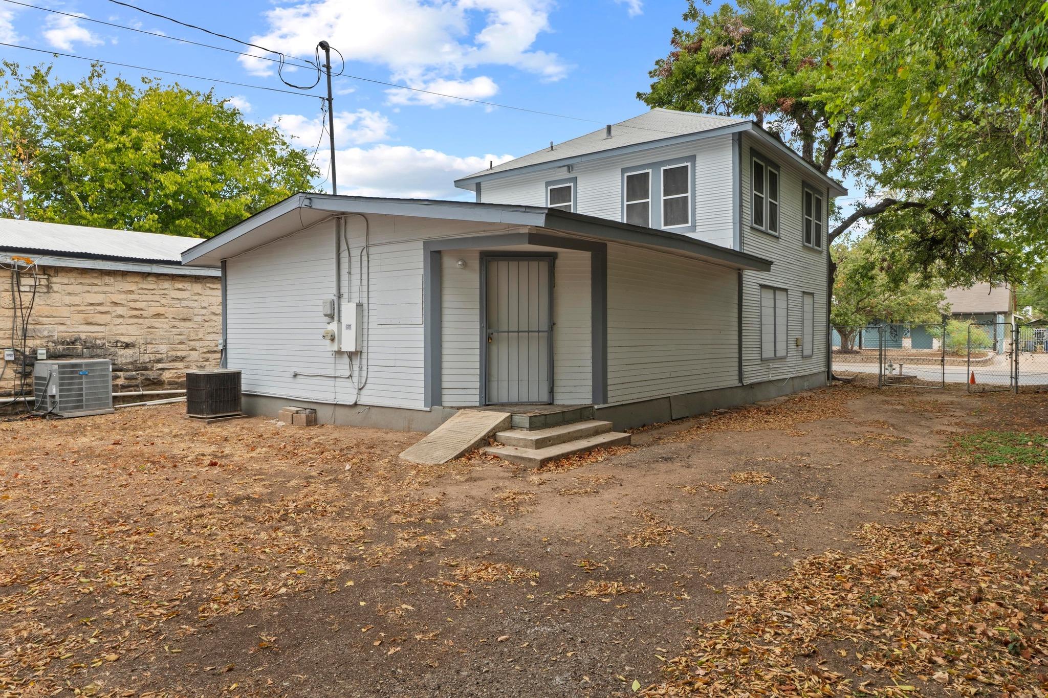 2117 E Cesar Chavez St Property Photo 16