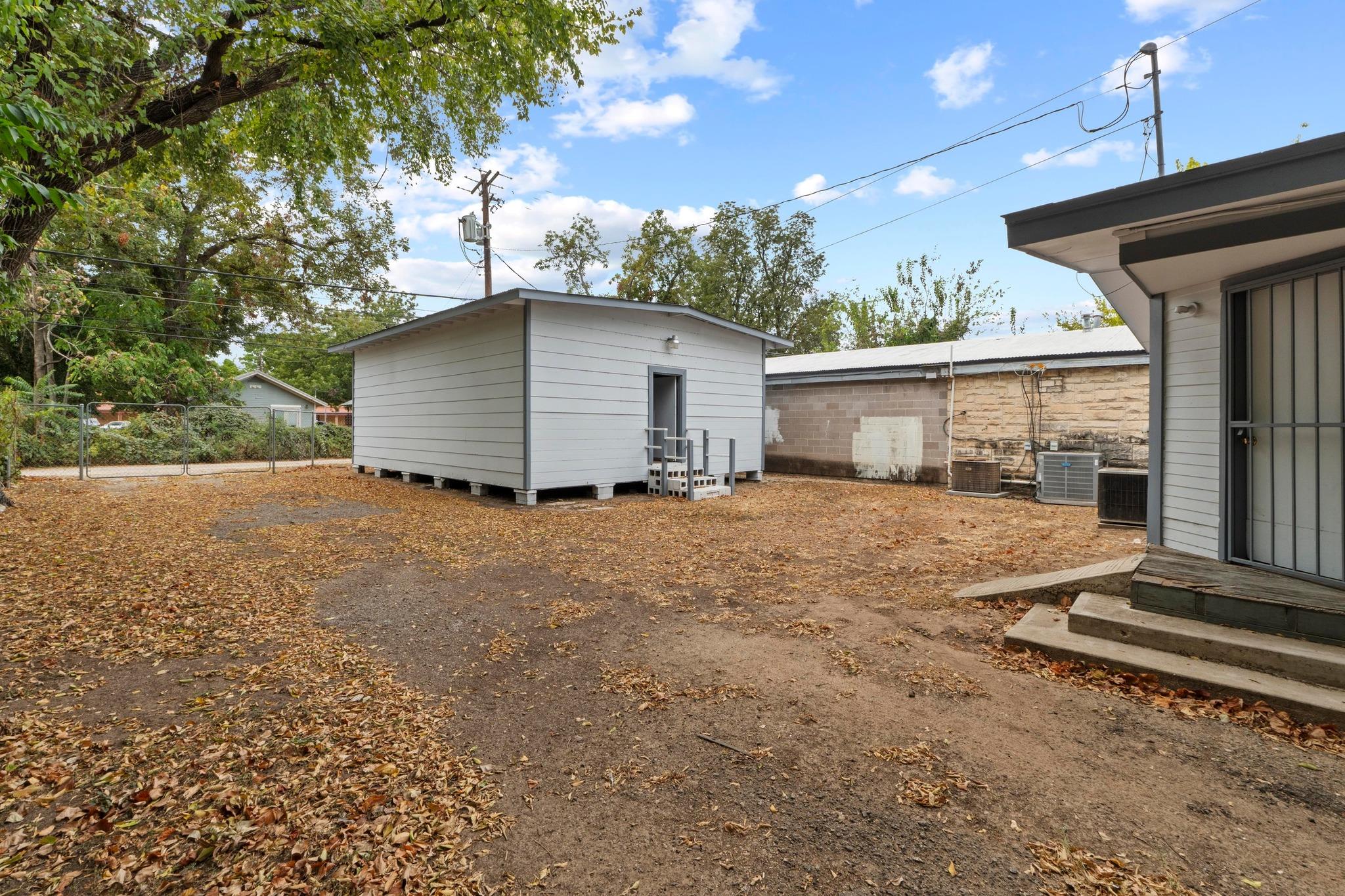 2117 E Cesar Chavez St Property Photo 17