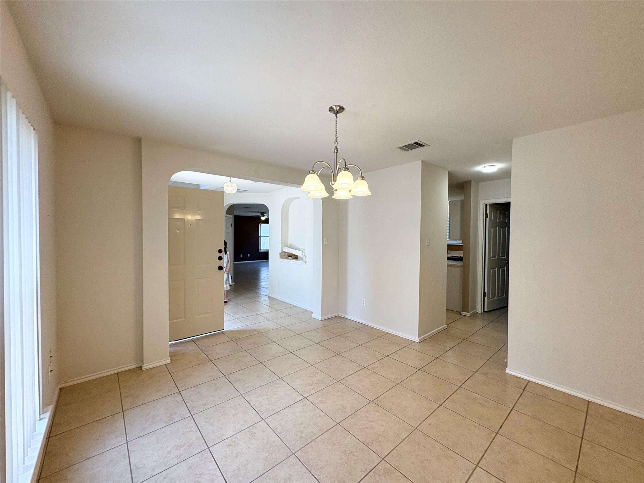 1101 Wood Creek Dr Property Photo 6