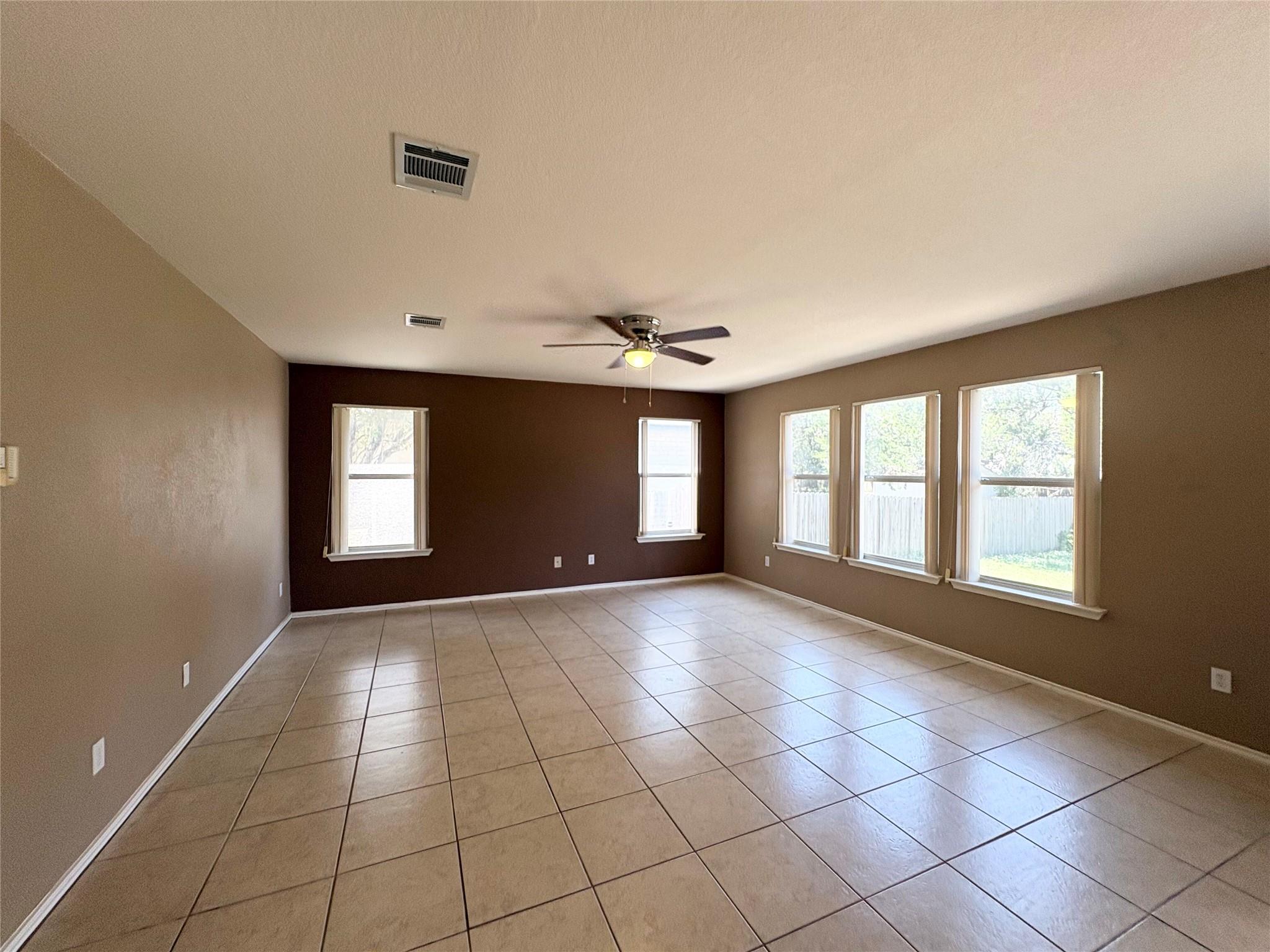 1101 Wood Creek Dr Property Photo 9