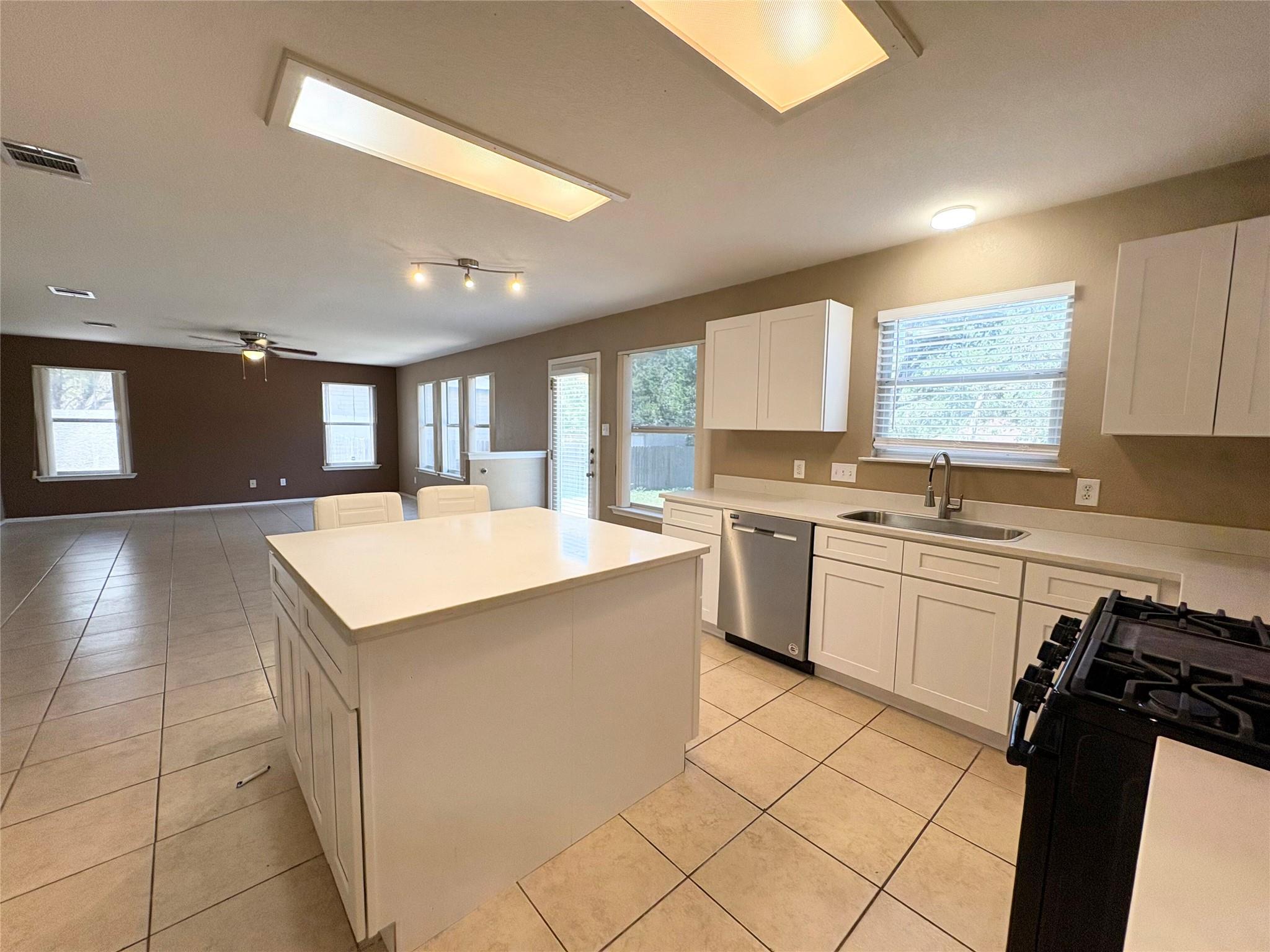 1101 Wood Creek Dr Property Photo 17