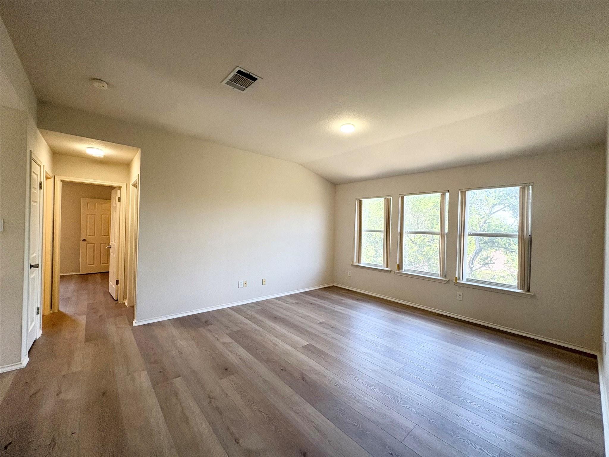 1101 Wood Creek Dr Property Photo 21
