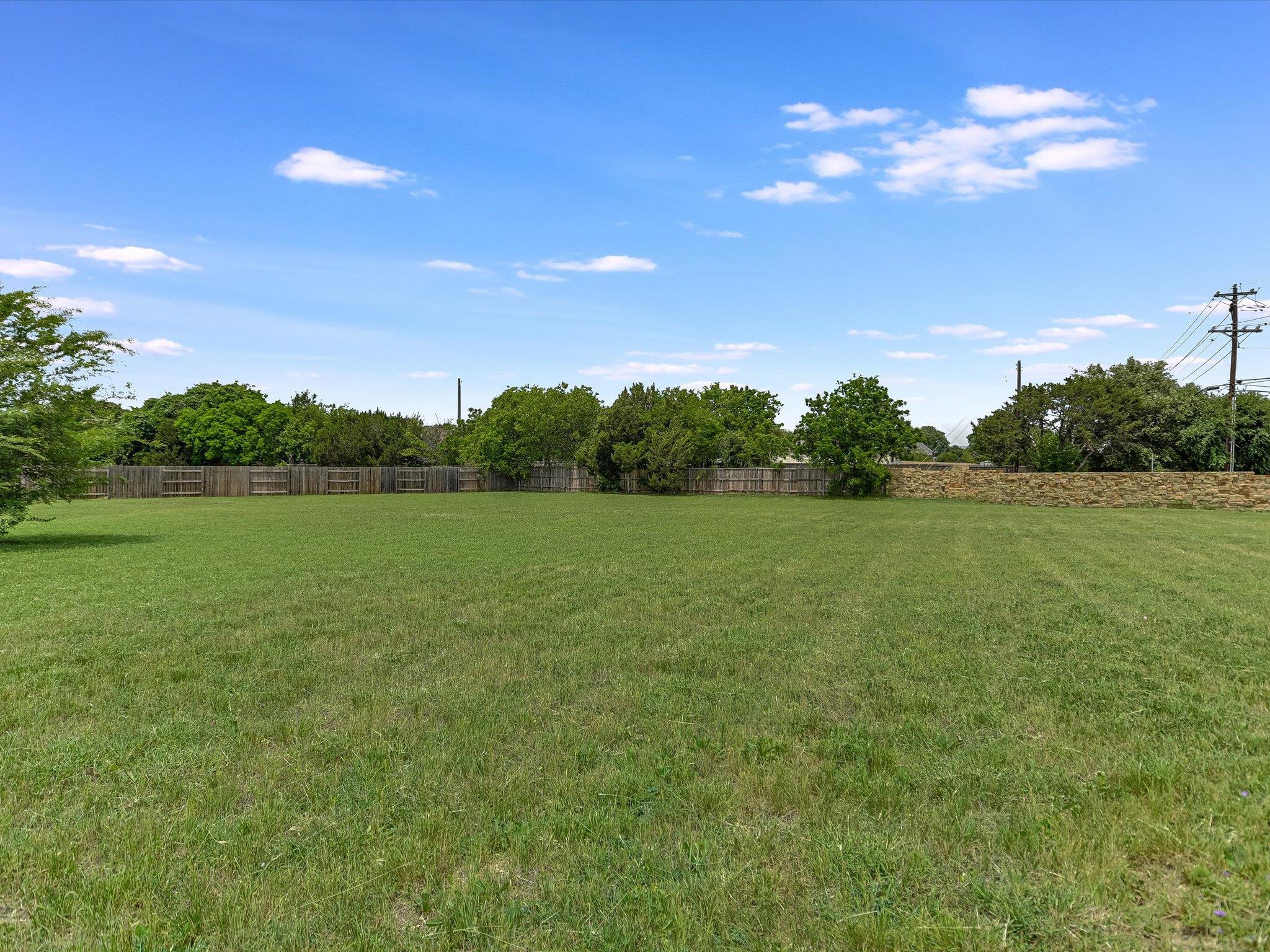 12400 Lostwood Cir Property Photo 2