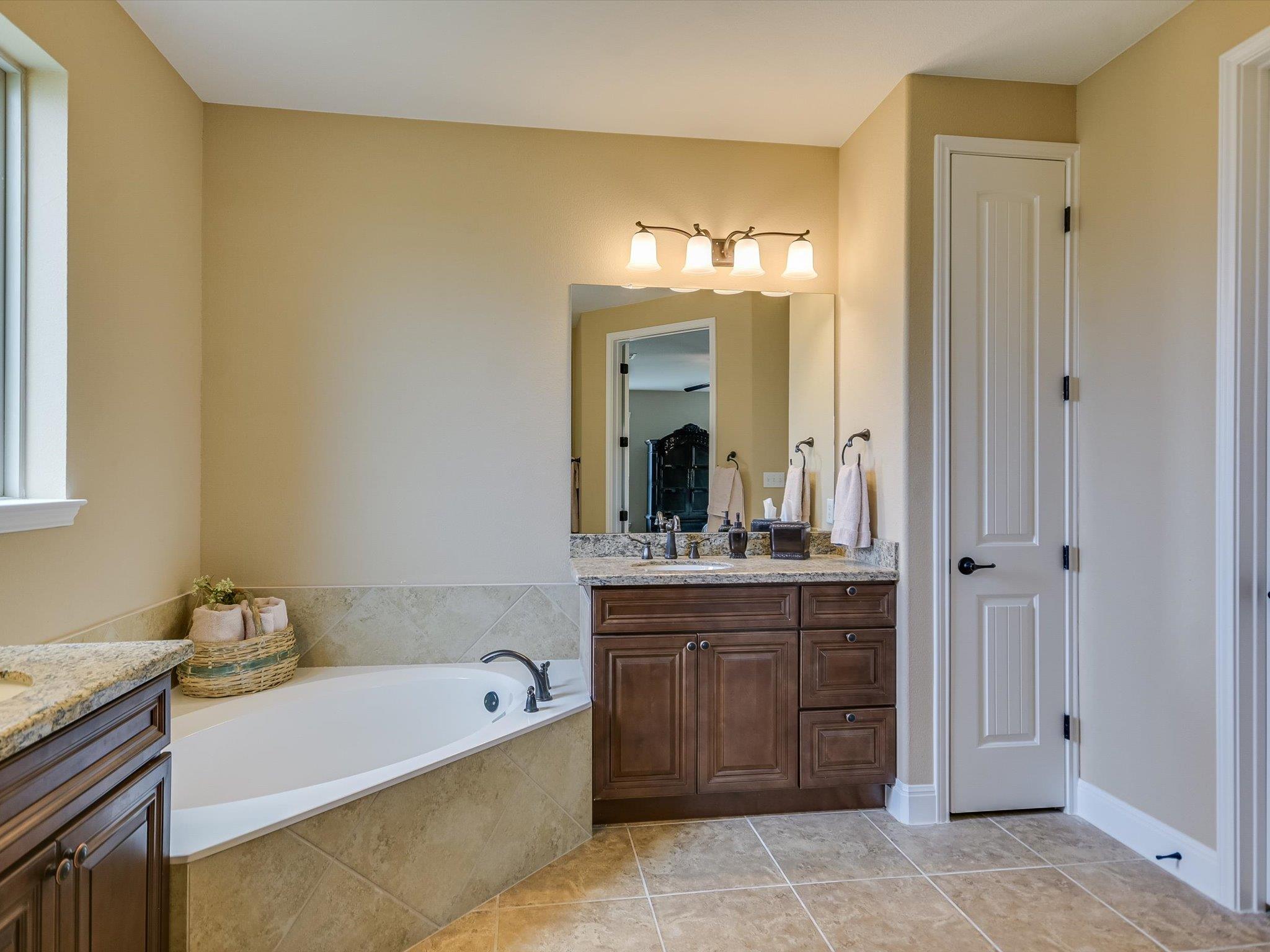 12400 Lostwood Cir Property Photo 20