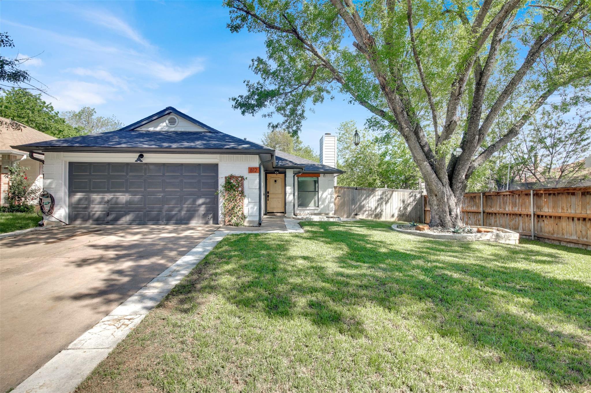 812 Saunders Dr Property Photo 1