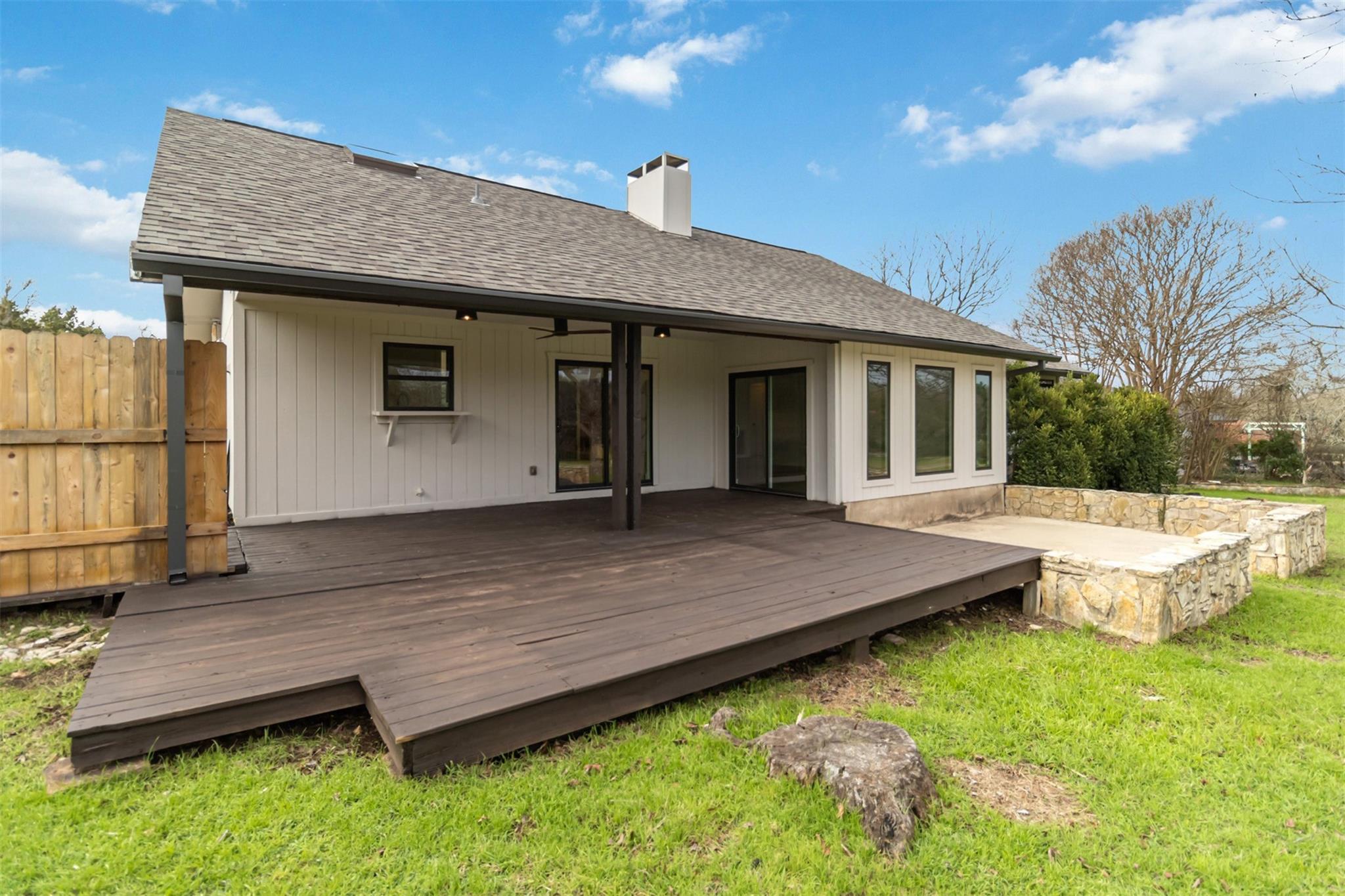 16 Country Ln Property Photo 34