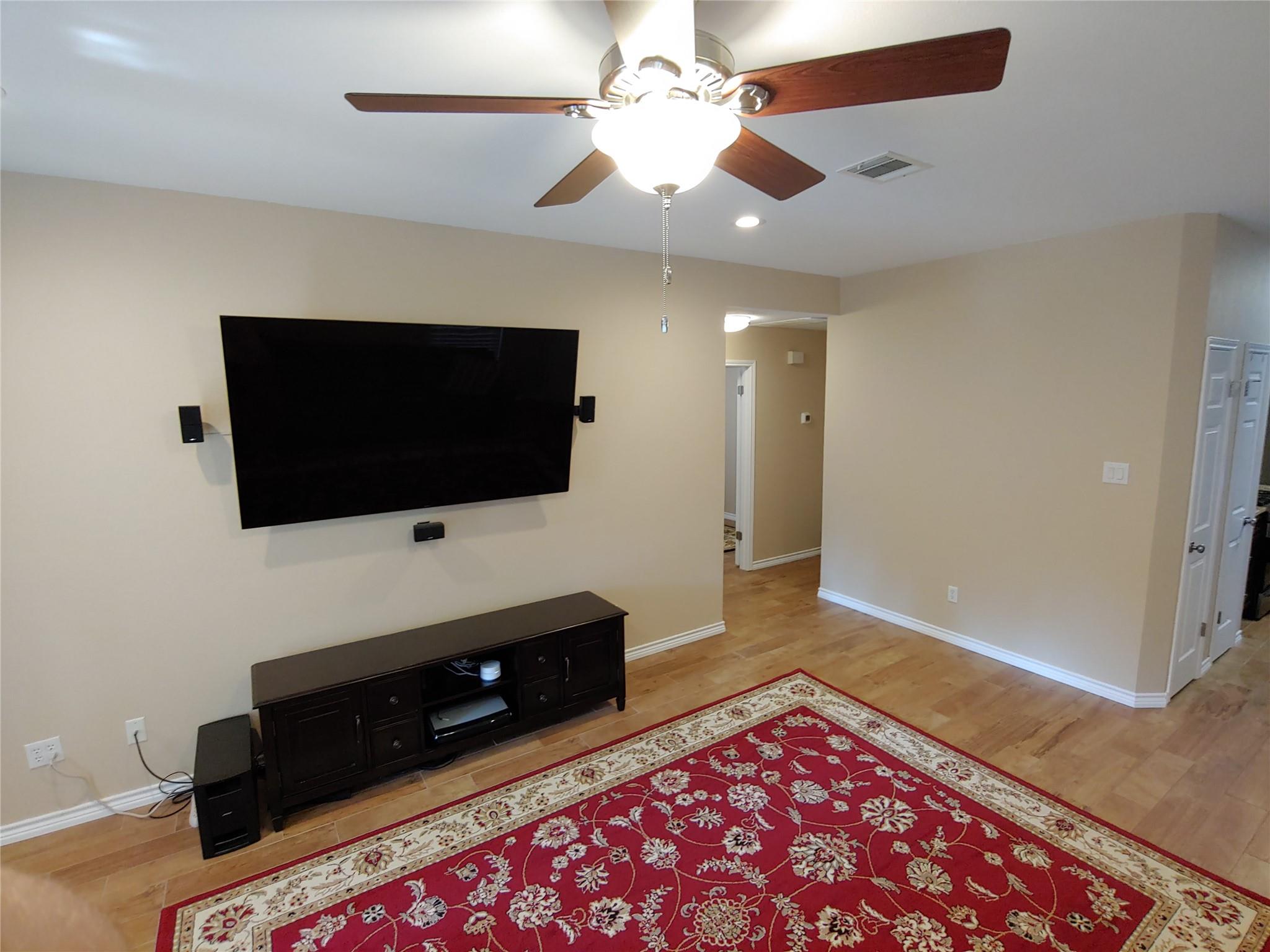 8124 Tockington Way Property Photo 4