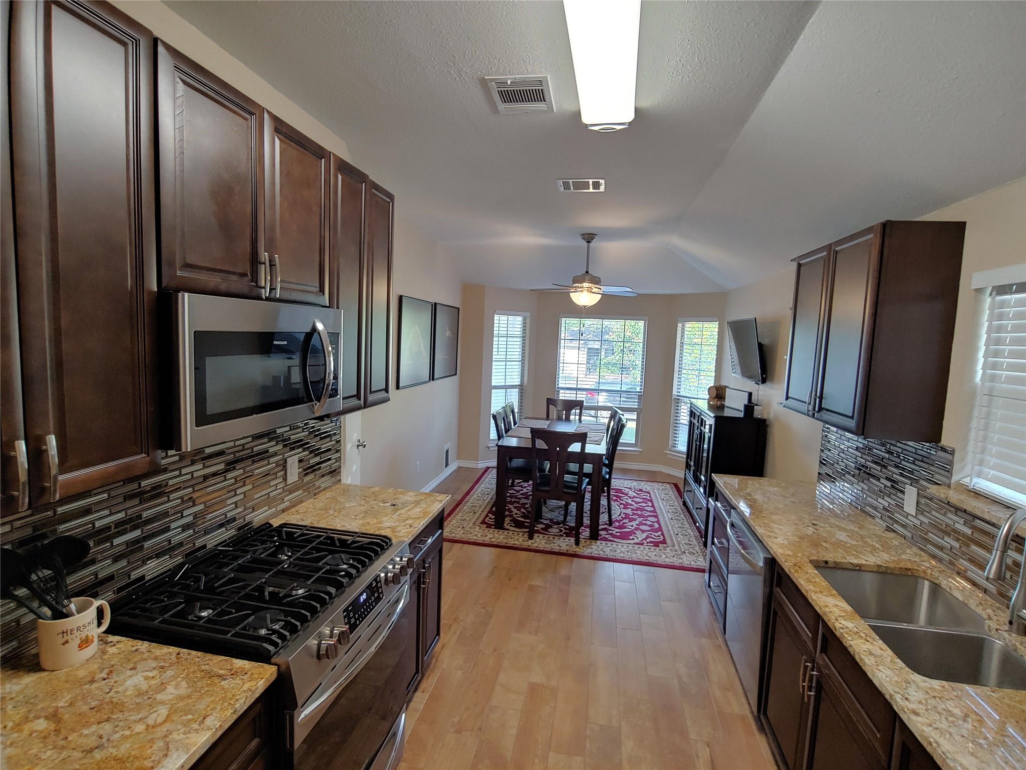 8124 Tockington Way Property Photo 5