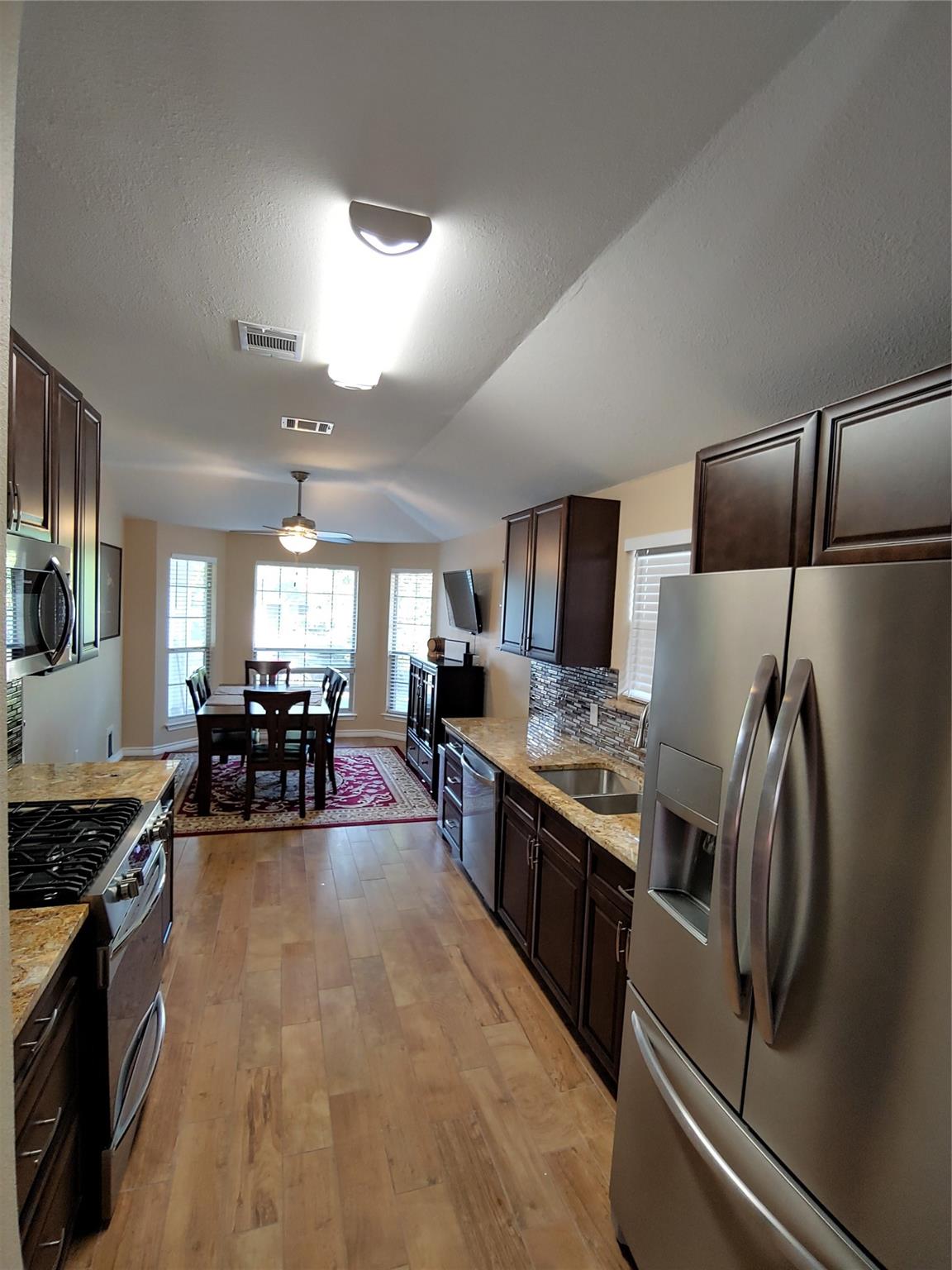 8124 Tockington Way Property Photo 6