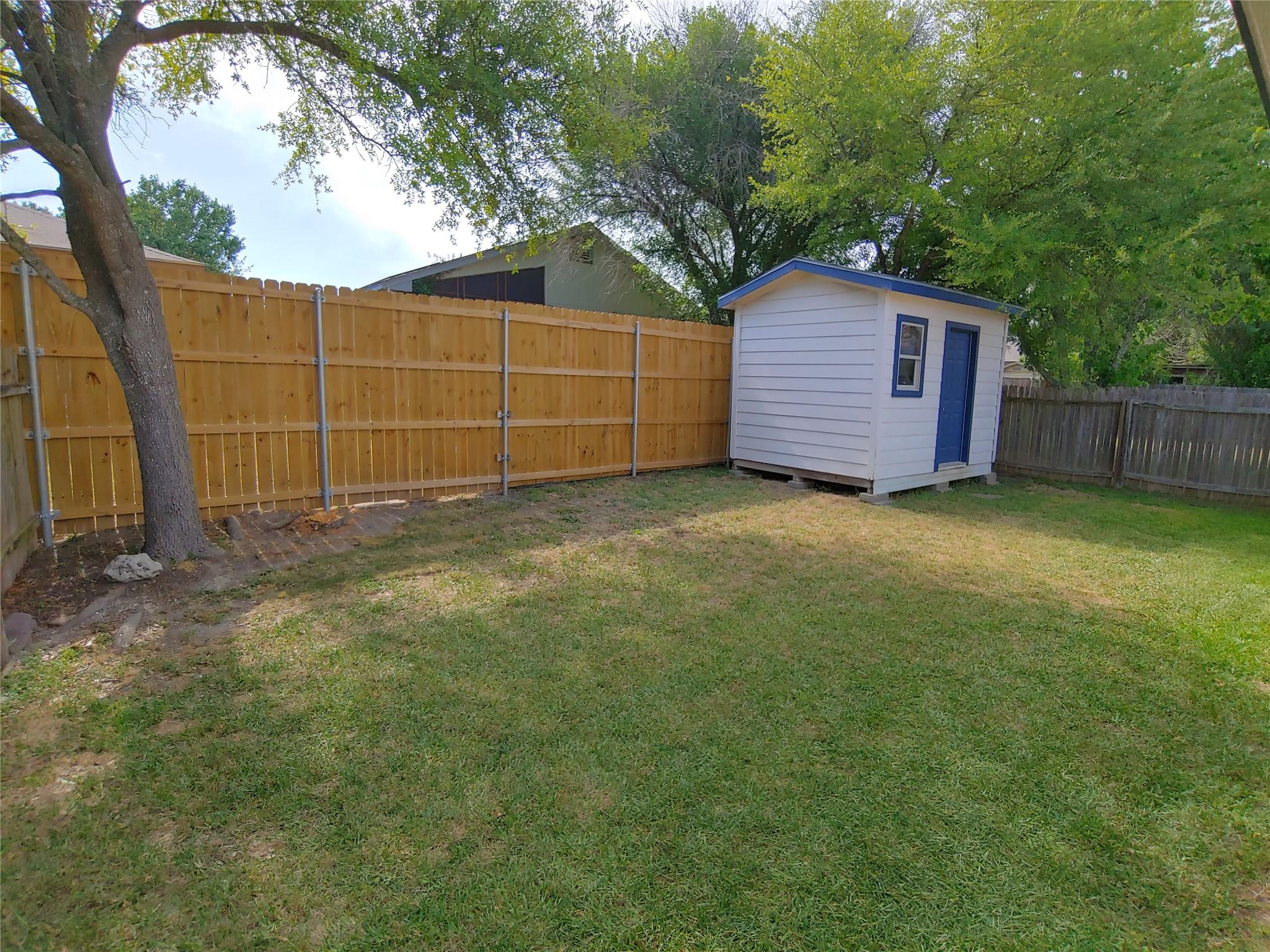 8124 Tockington Way Property Photo 25