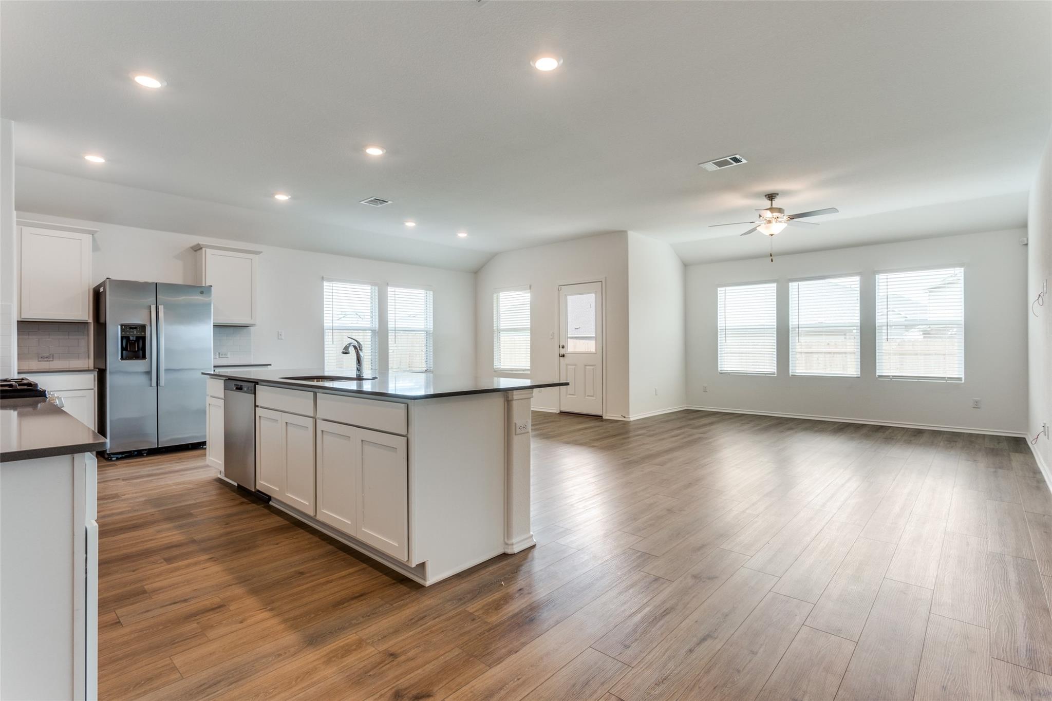 1800 Catahoula Dr Property Photo 4
