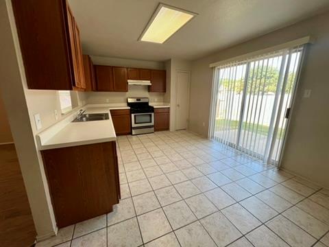 1200 Hughmont Dr Property Photo 7