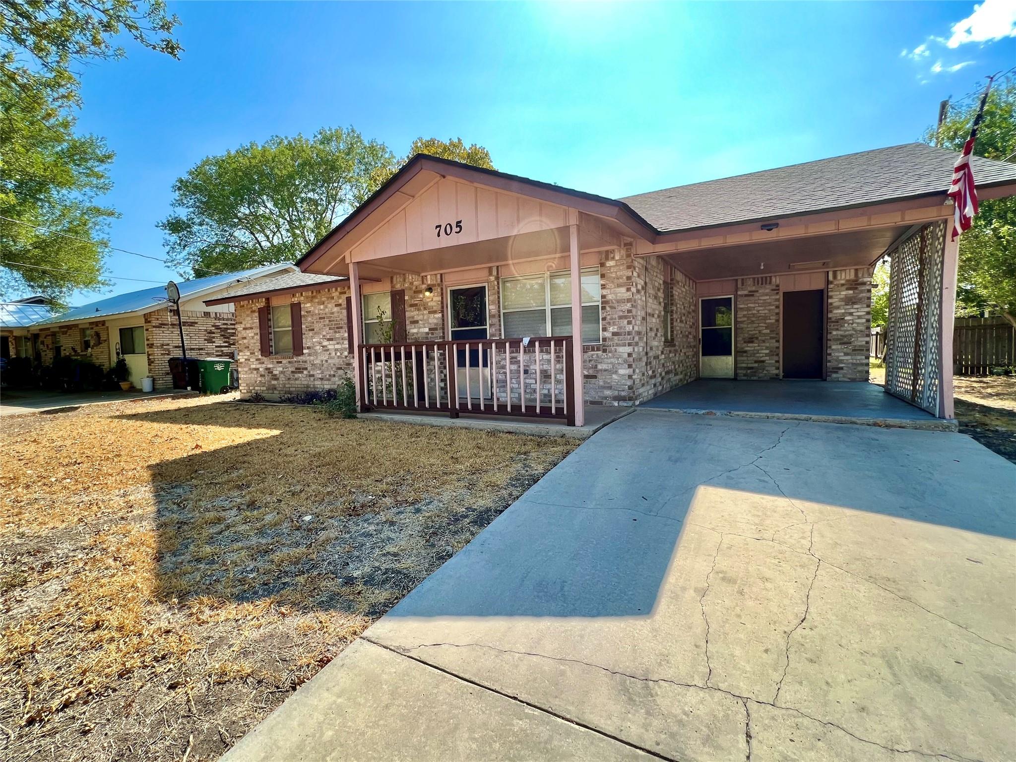 705 Guadalimar St Property Photo