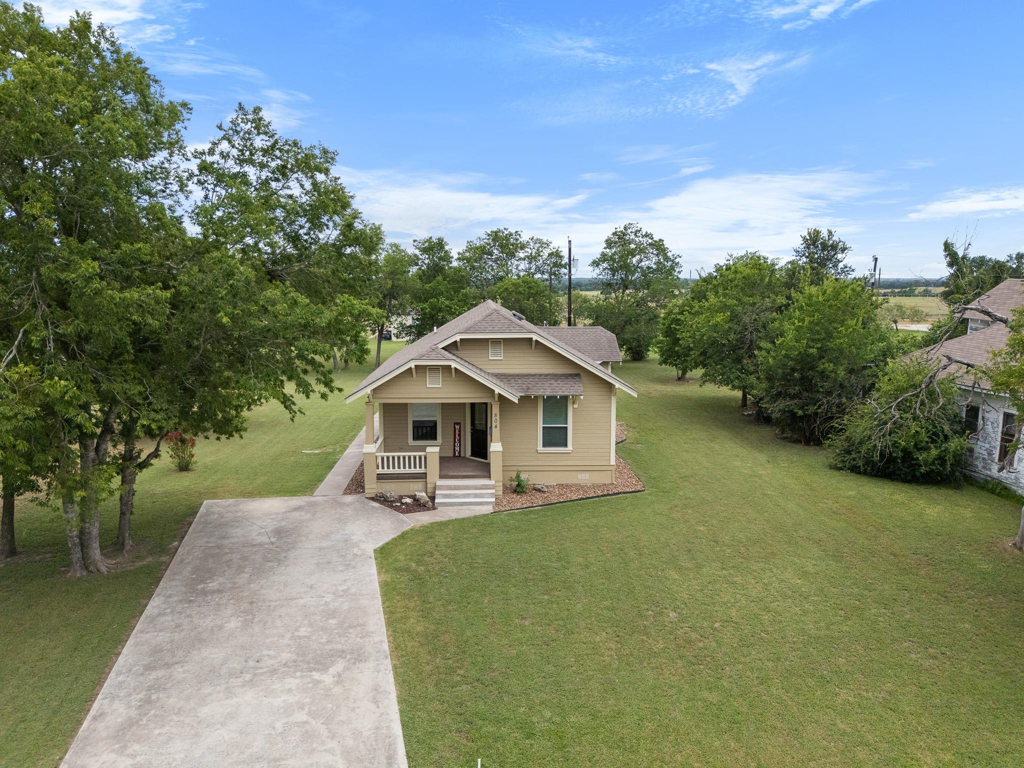 804 E Michalk St Property Photo 1