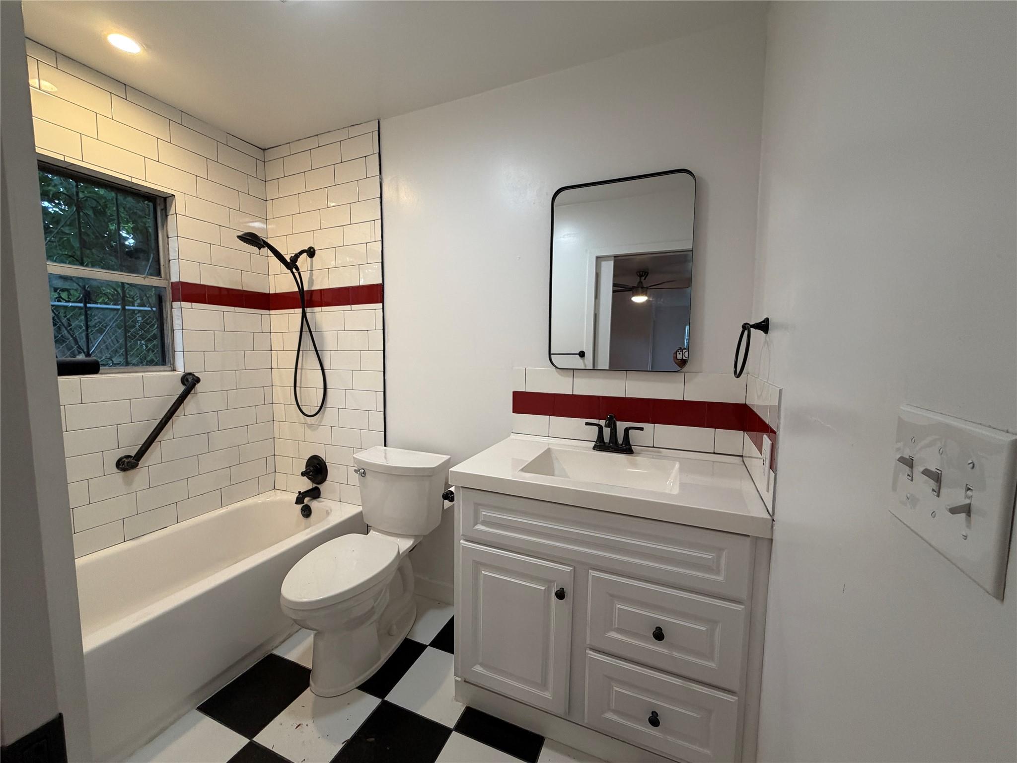 1060 Gardner None Property Photo 11