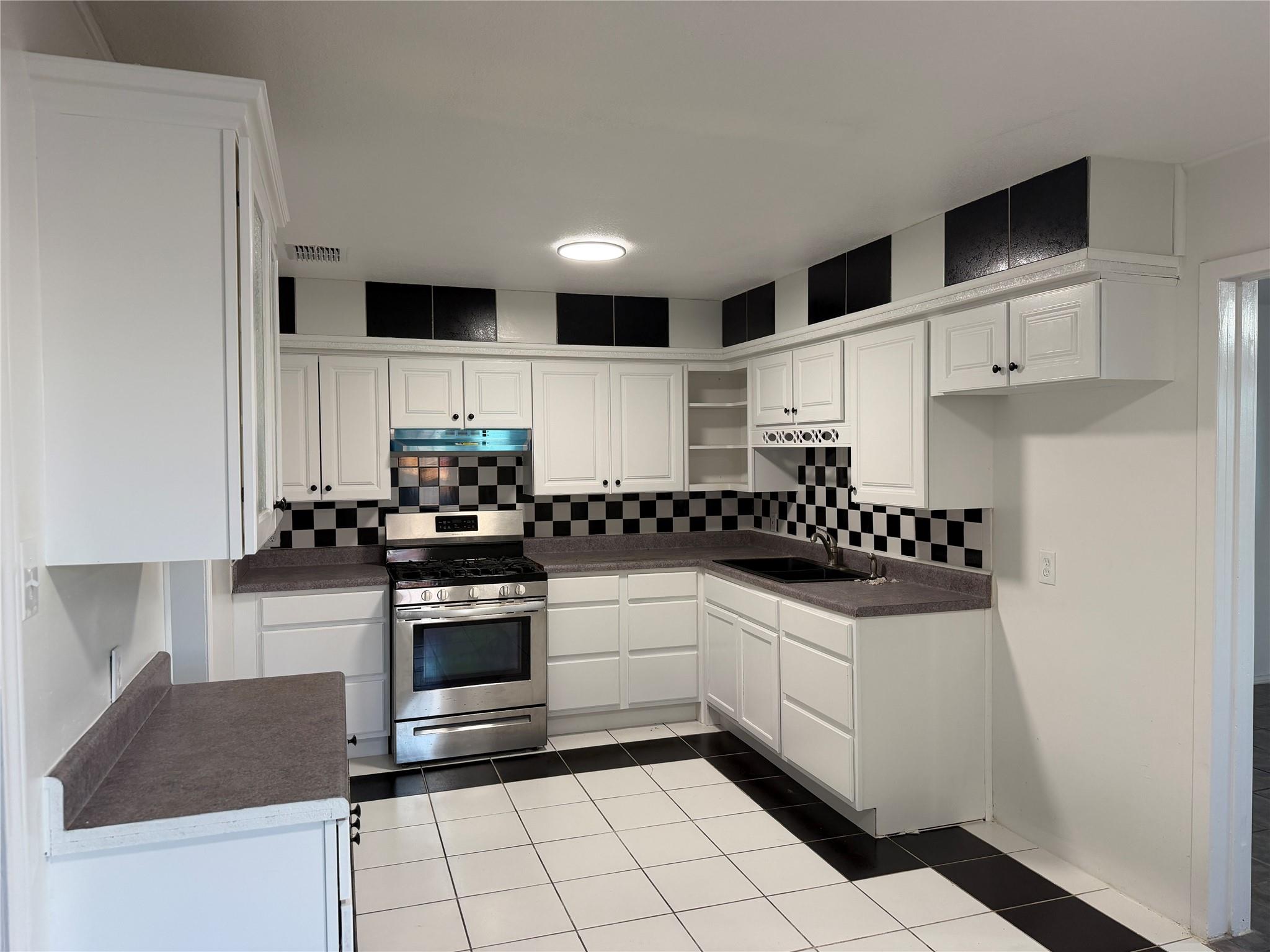 1060 Gardner None Property Photo 12