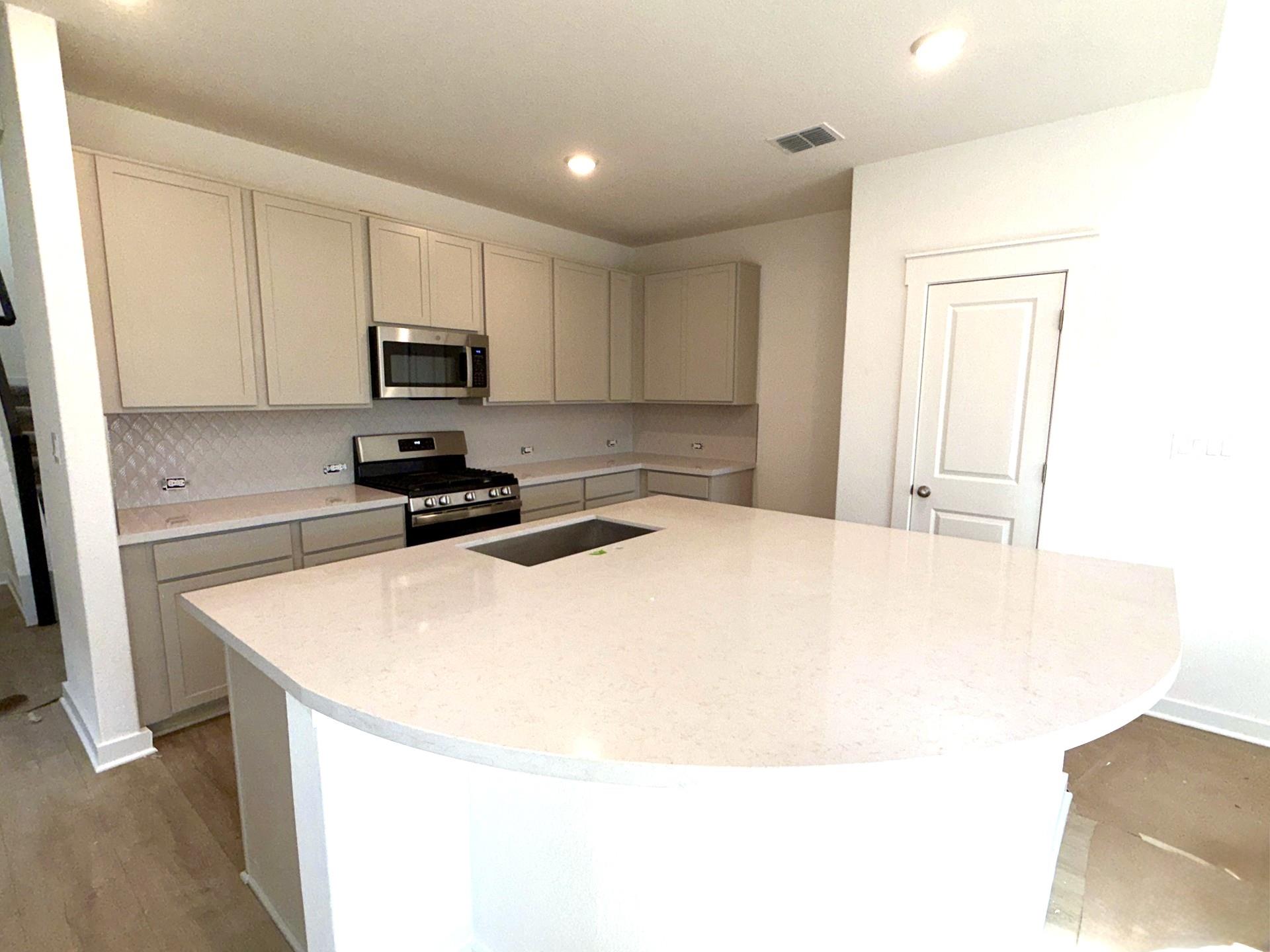 504 Bloomington Loop Property Photo 4