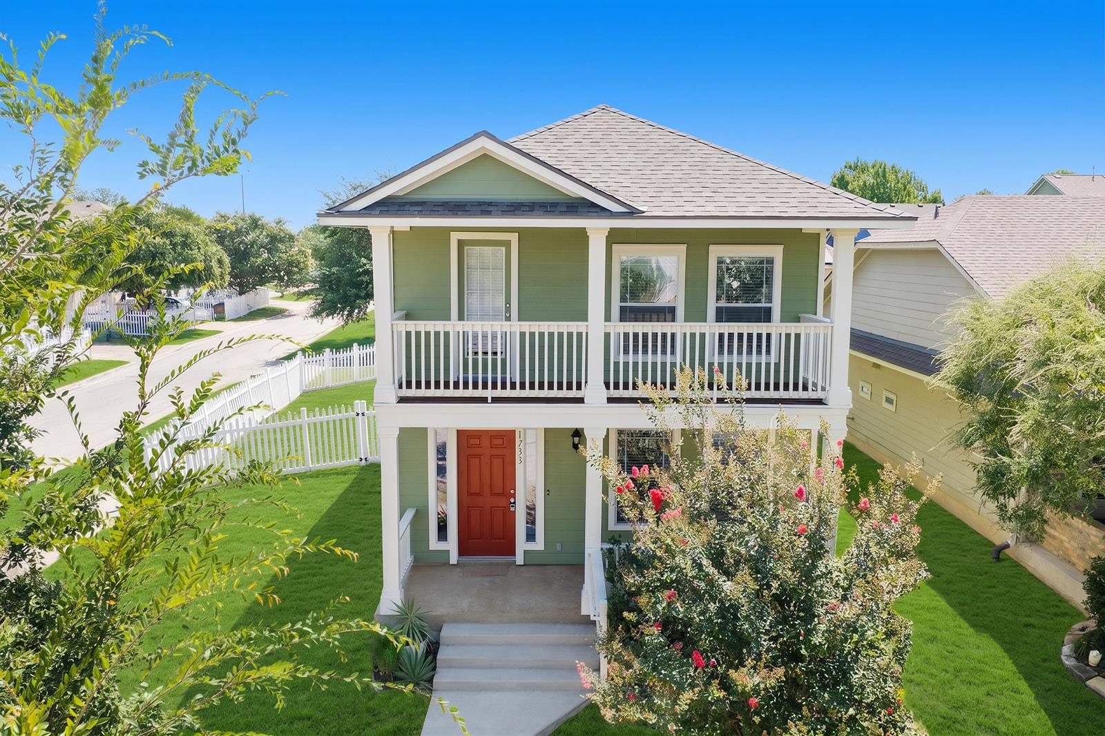 1733 Thompson Trl Property Photo 1