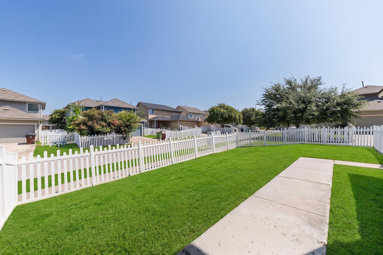 1733 Thompson Trl Property Photo 4