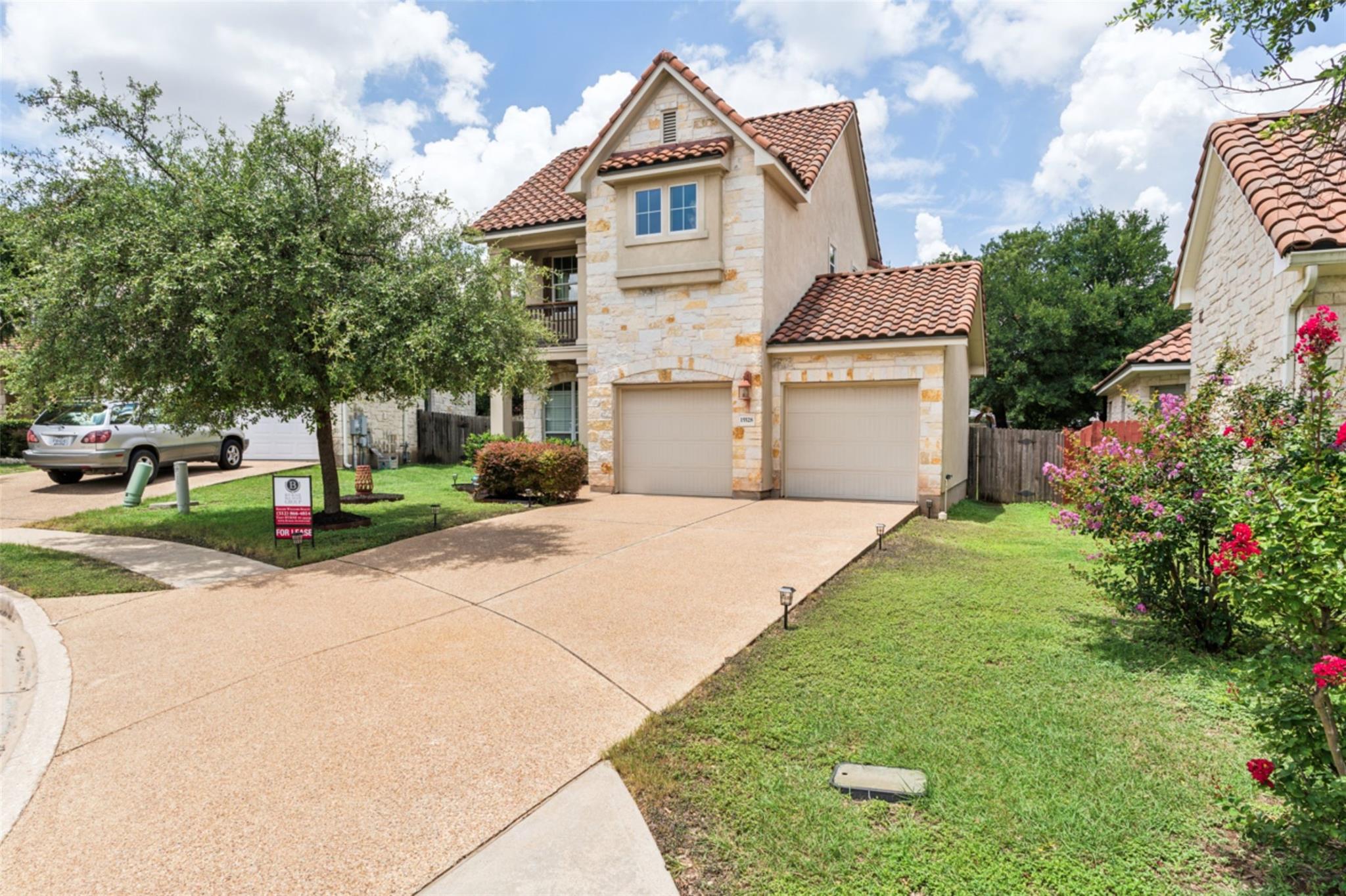 15528 Interlachen Dr Property Photo 1